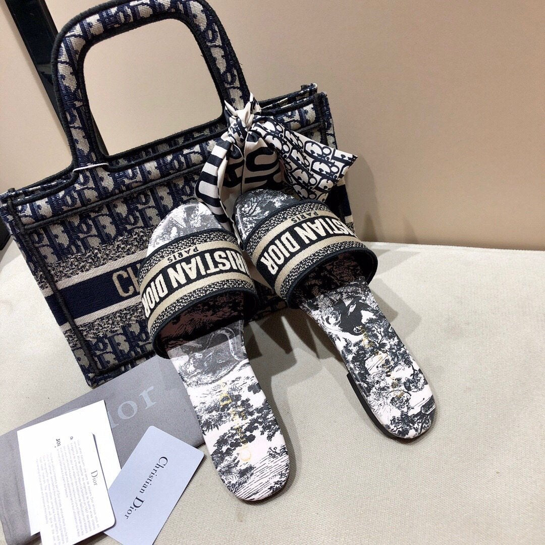 Jacquard Embroidered Slippers