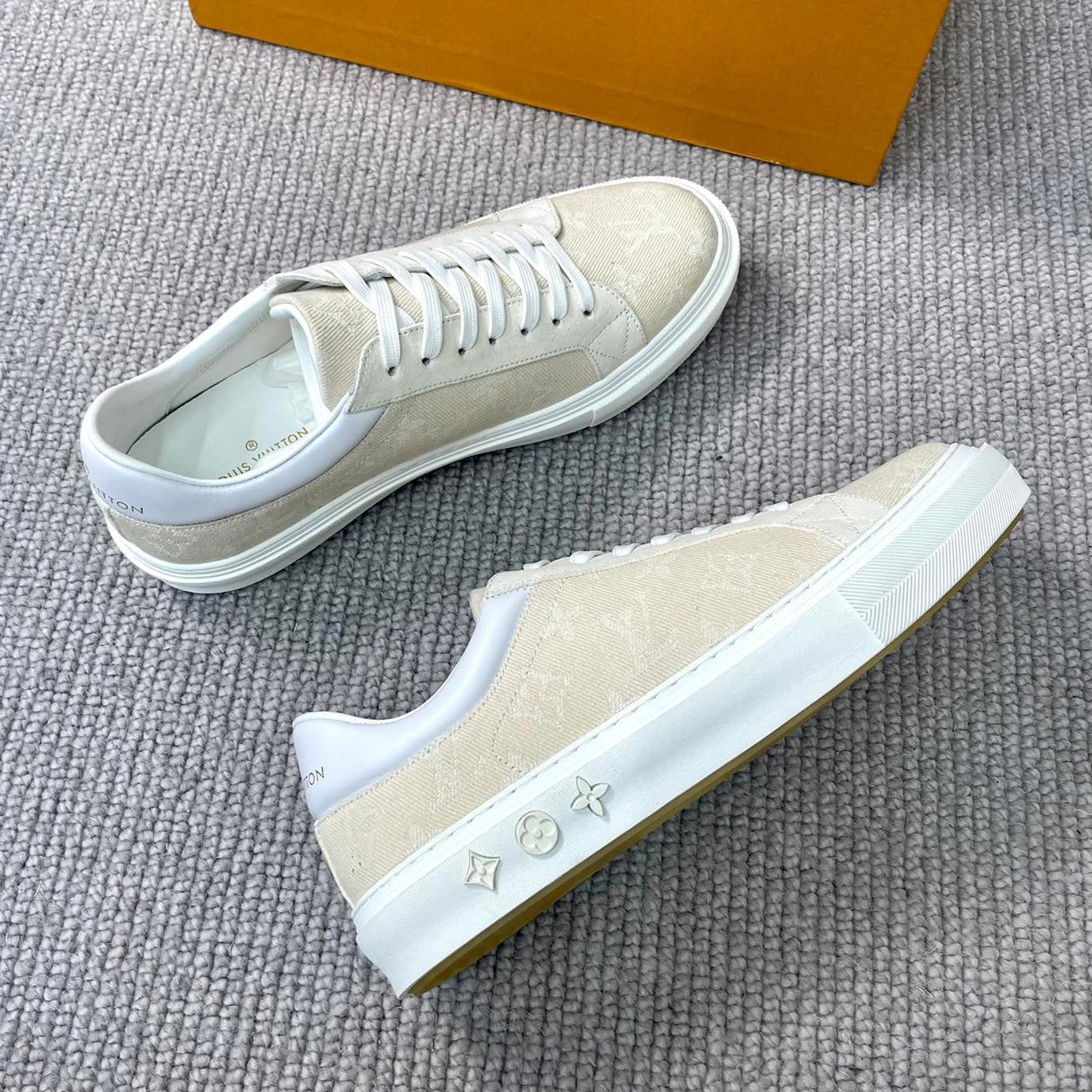 L fashionable casual sneakers 1824070203