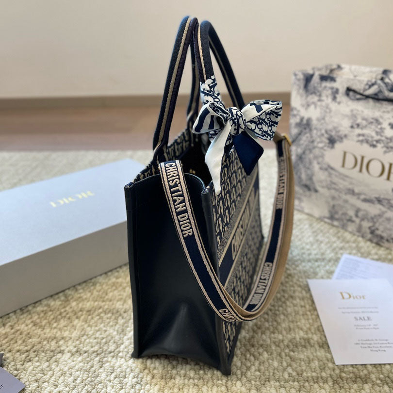 D book tote bag 1824082609