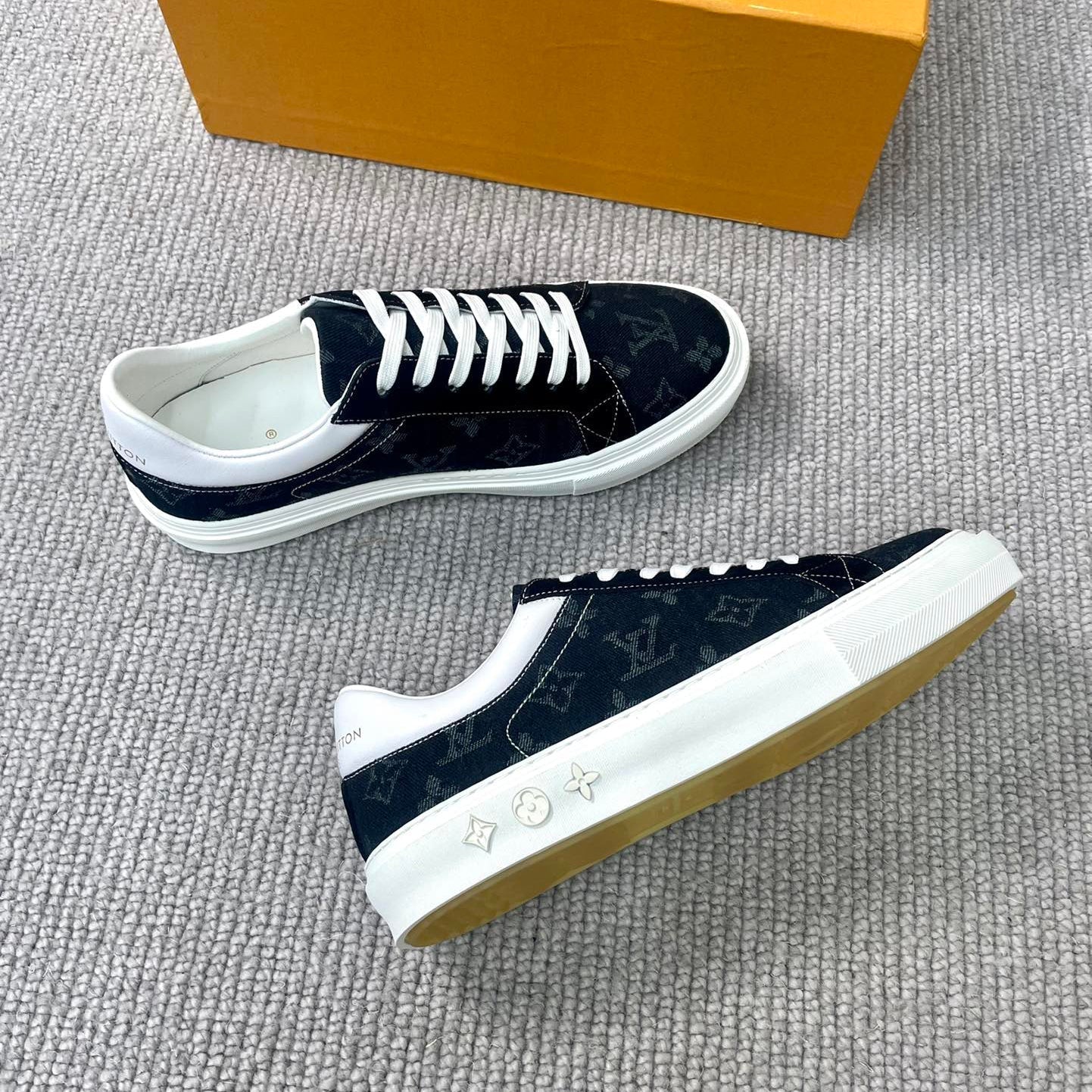 L fashionable casual sneakers 1824070203