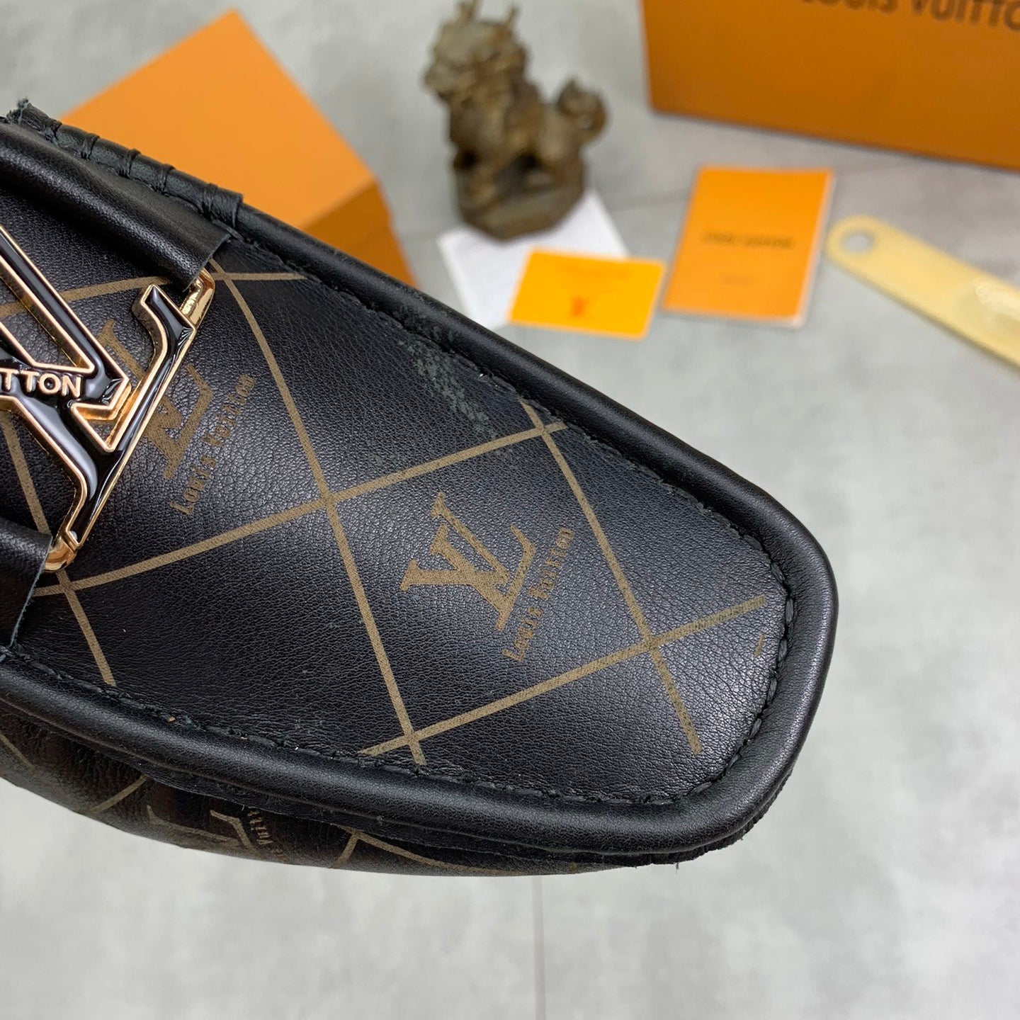 New High Grade Fashion V Logo Men's Loafers XC1823111403
