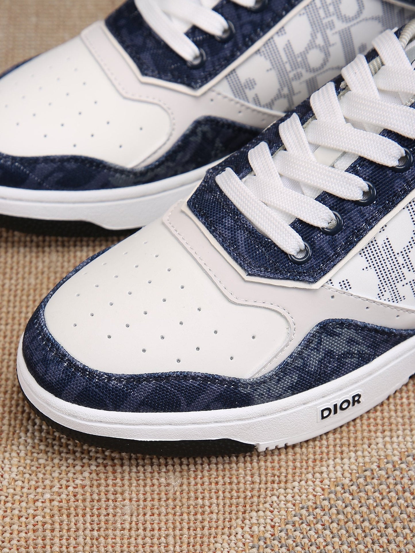 CD B27 Low Top Oblique Sneaker 1825052704