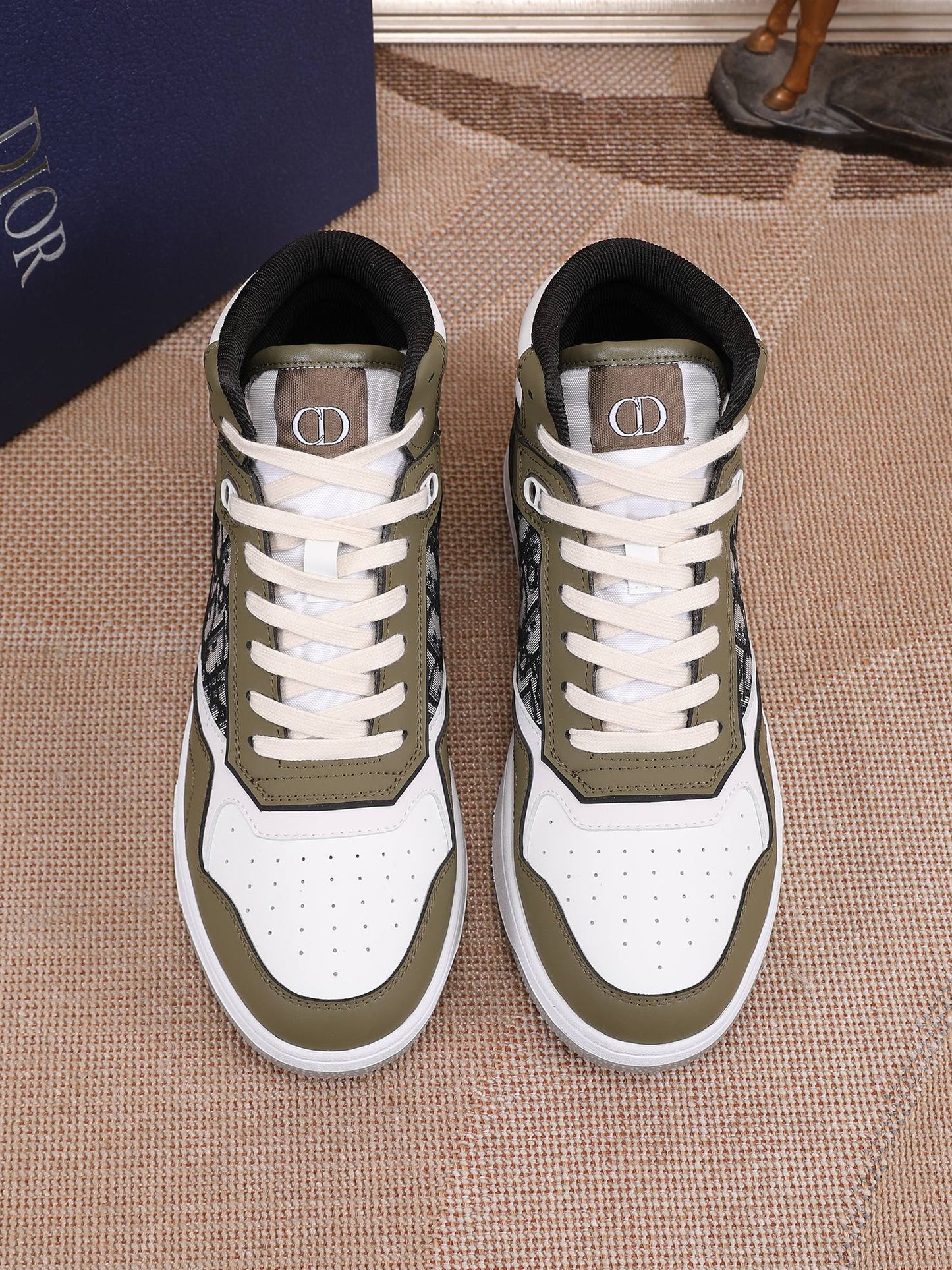 CD B27 Low Top Oblique Sneaker 1825052703