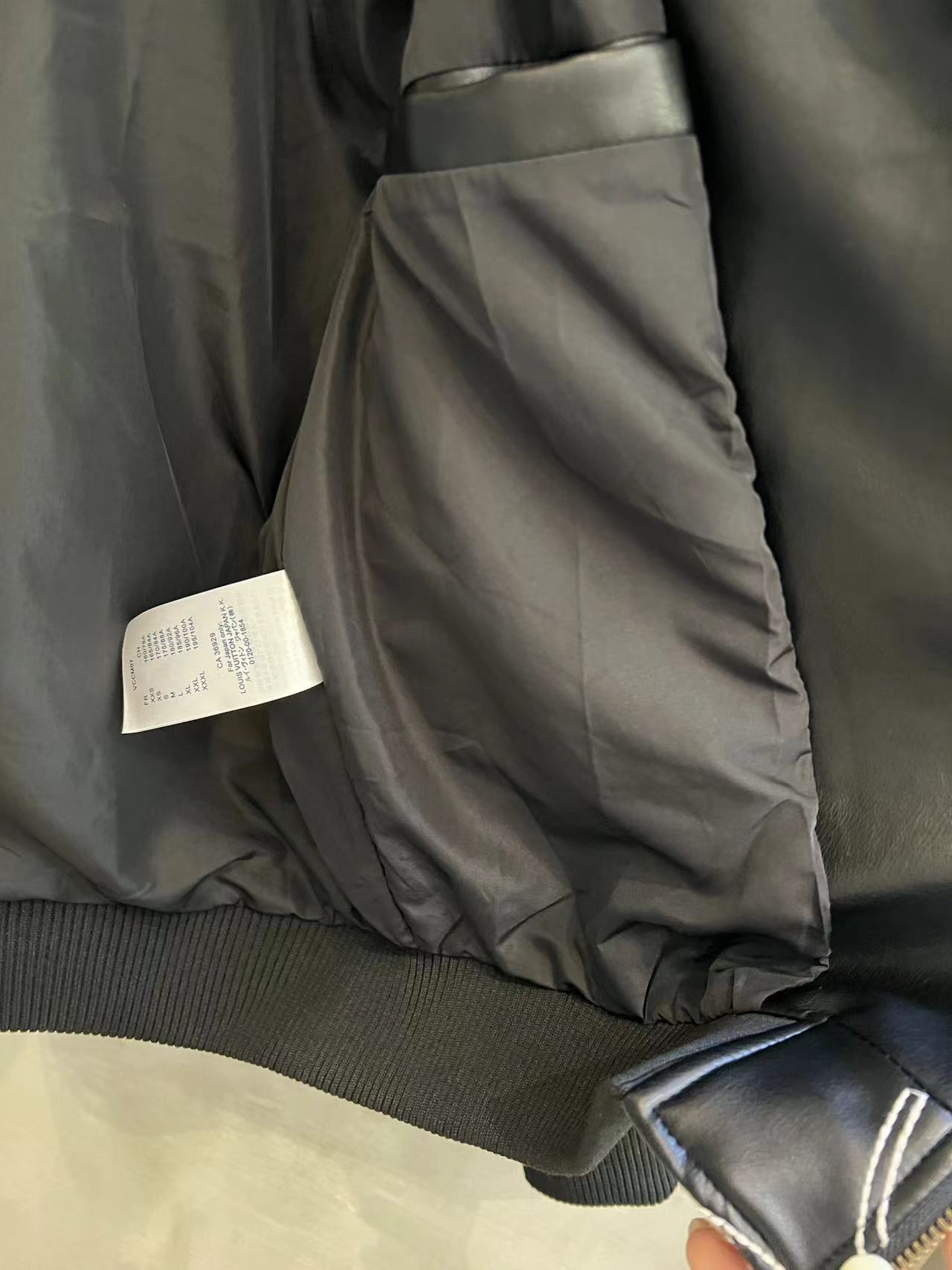 LV Fall/Winter 24 bomber jacket 1824092902