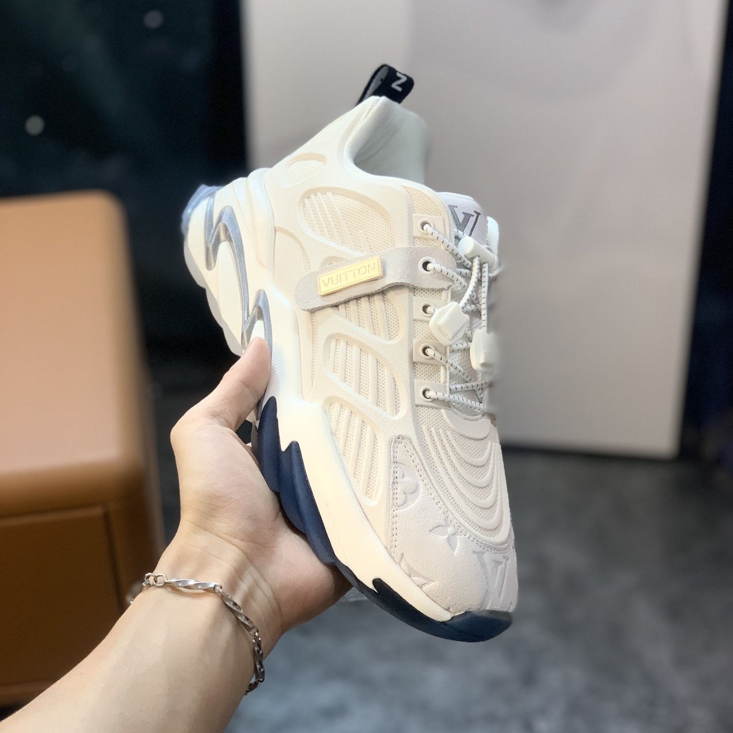 White casual fashion men's and women's thick-soled sneakers