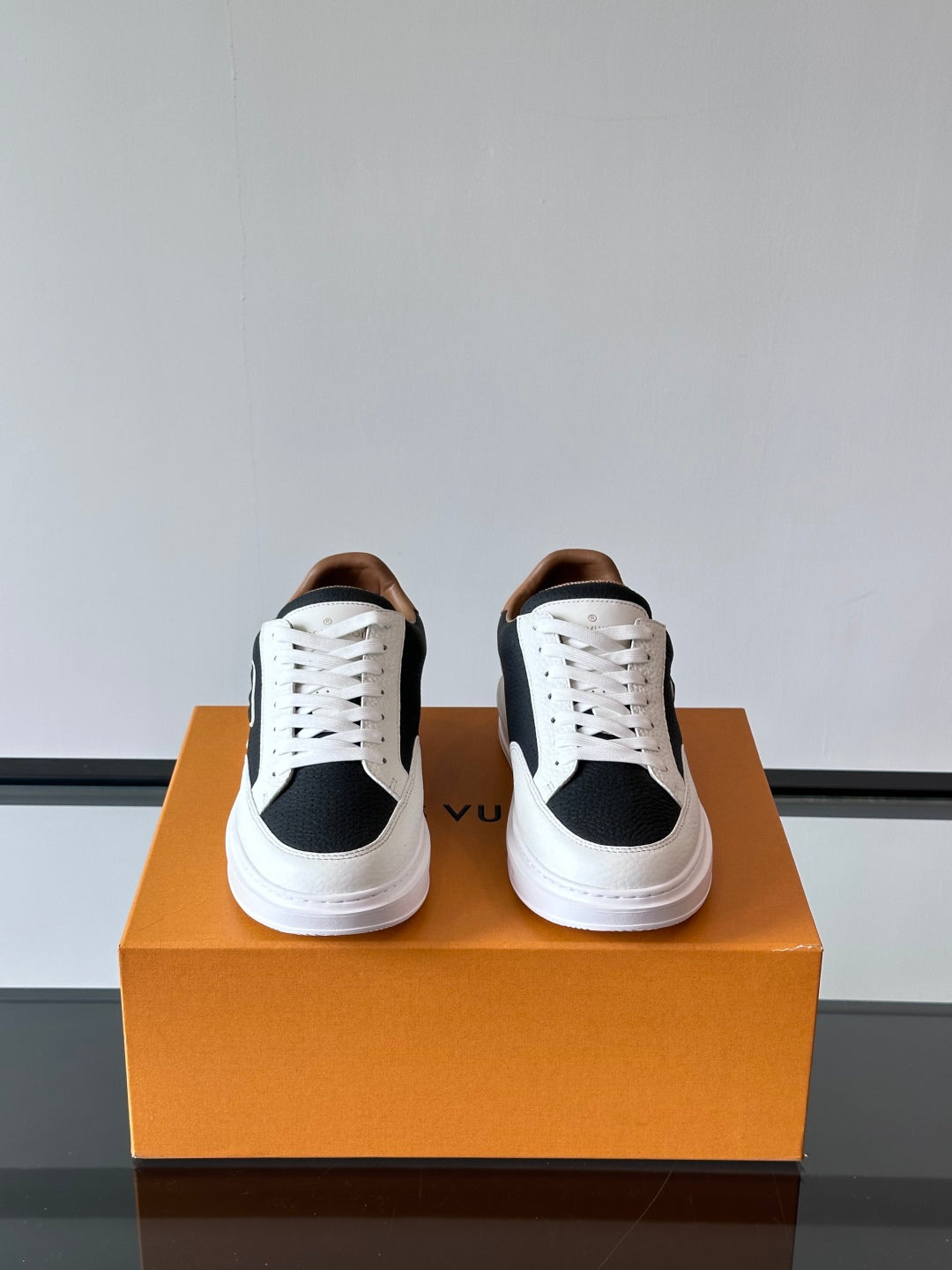 LV  Beverly Hills Breathable Sneaker 1825052107