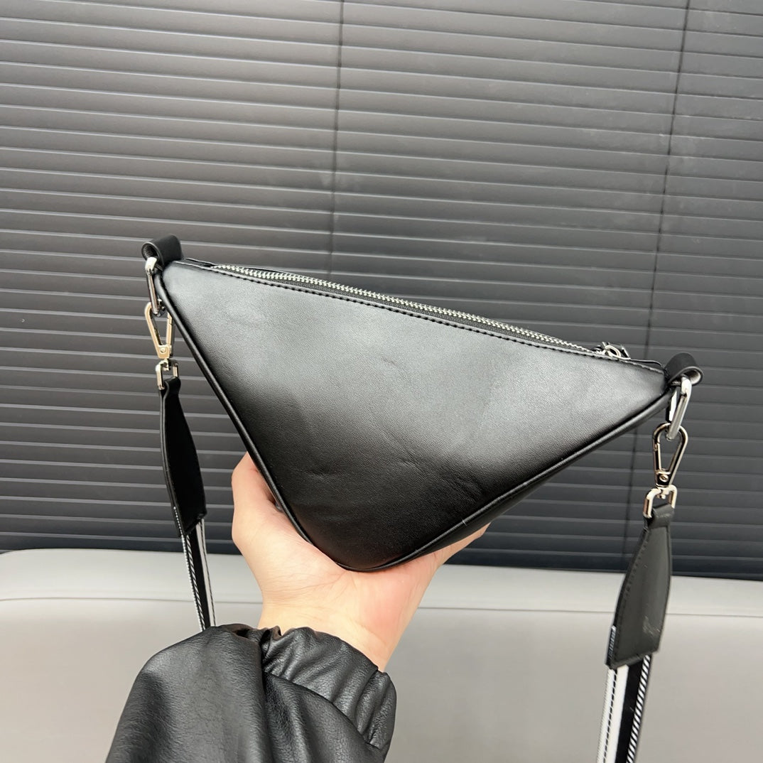 Shoulder triangle bag 1824041112