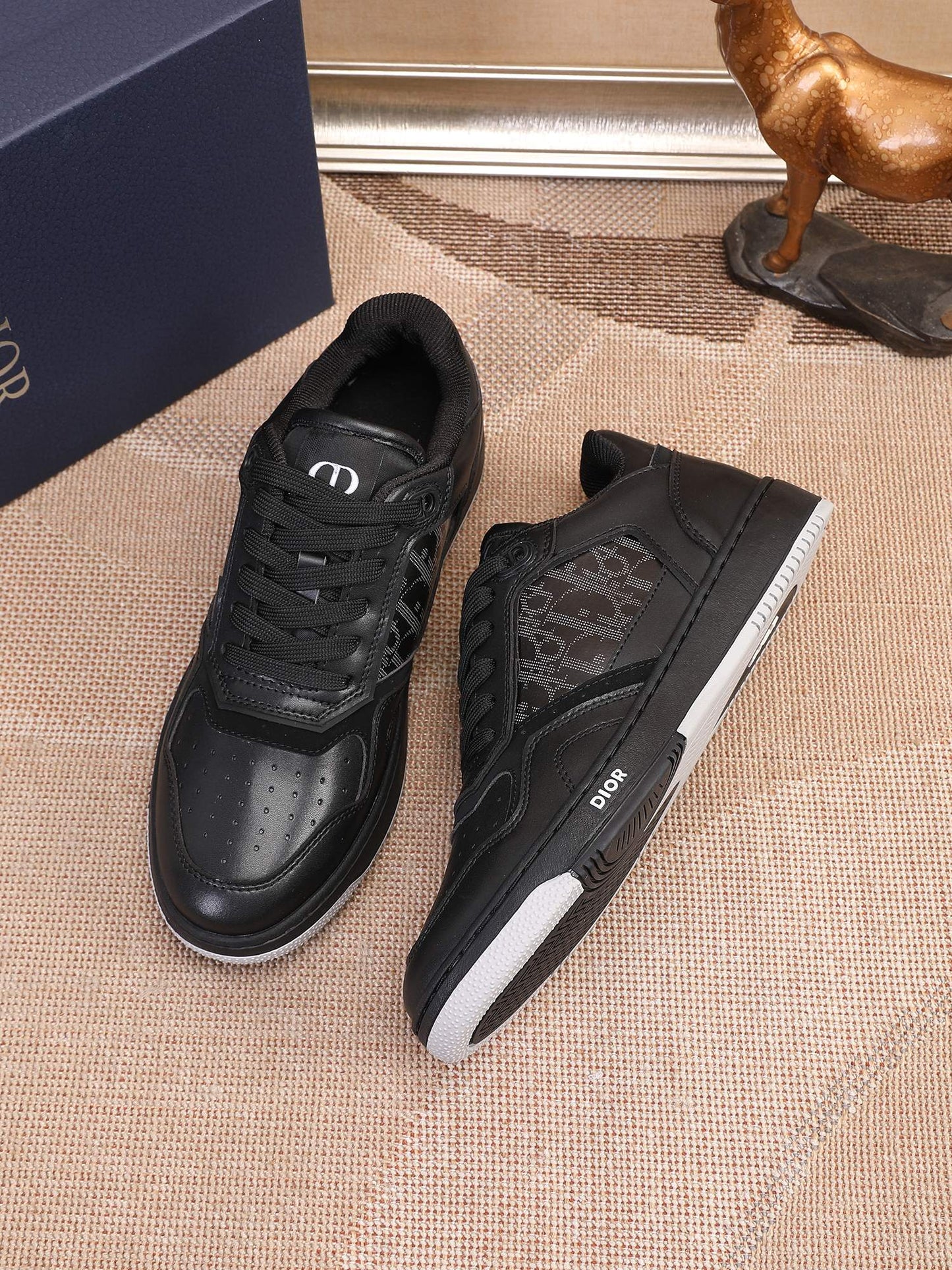 CD B27 Low Top Oblique Sneaker 1825052704