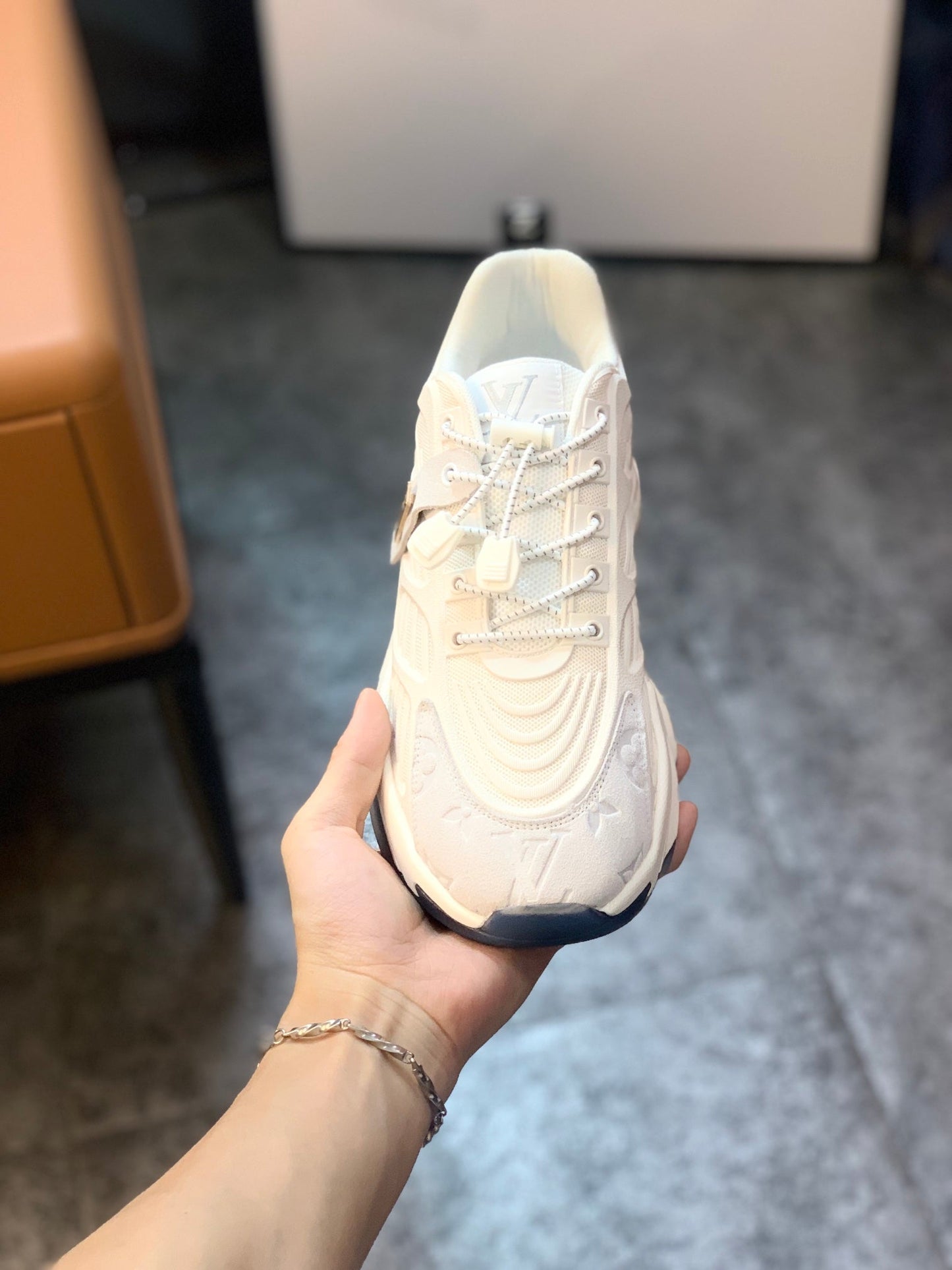 White casual fashion men's and women's thick-soled sneakers