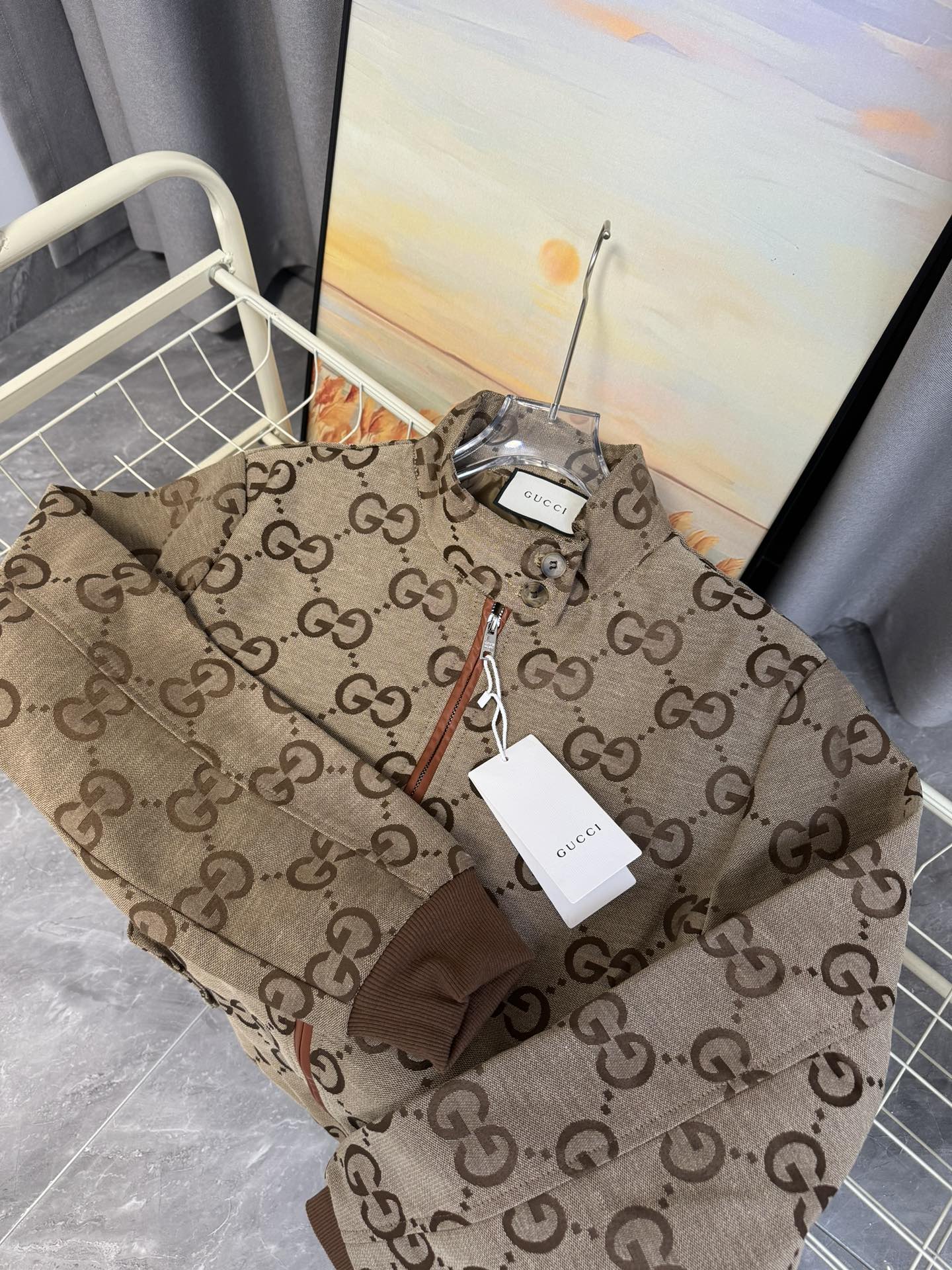 Casual brown letter-printed coat fashion collar zipper design