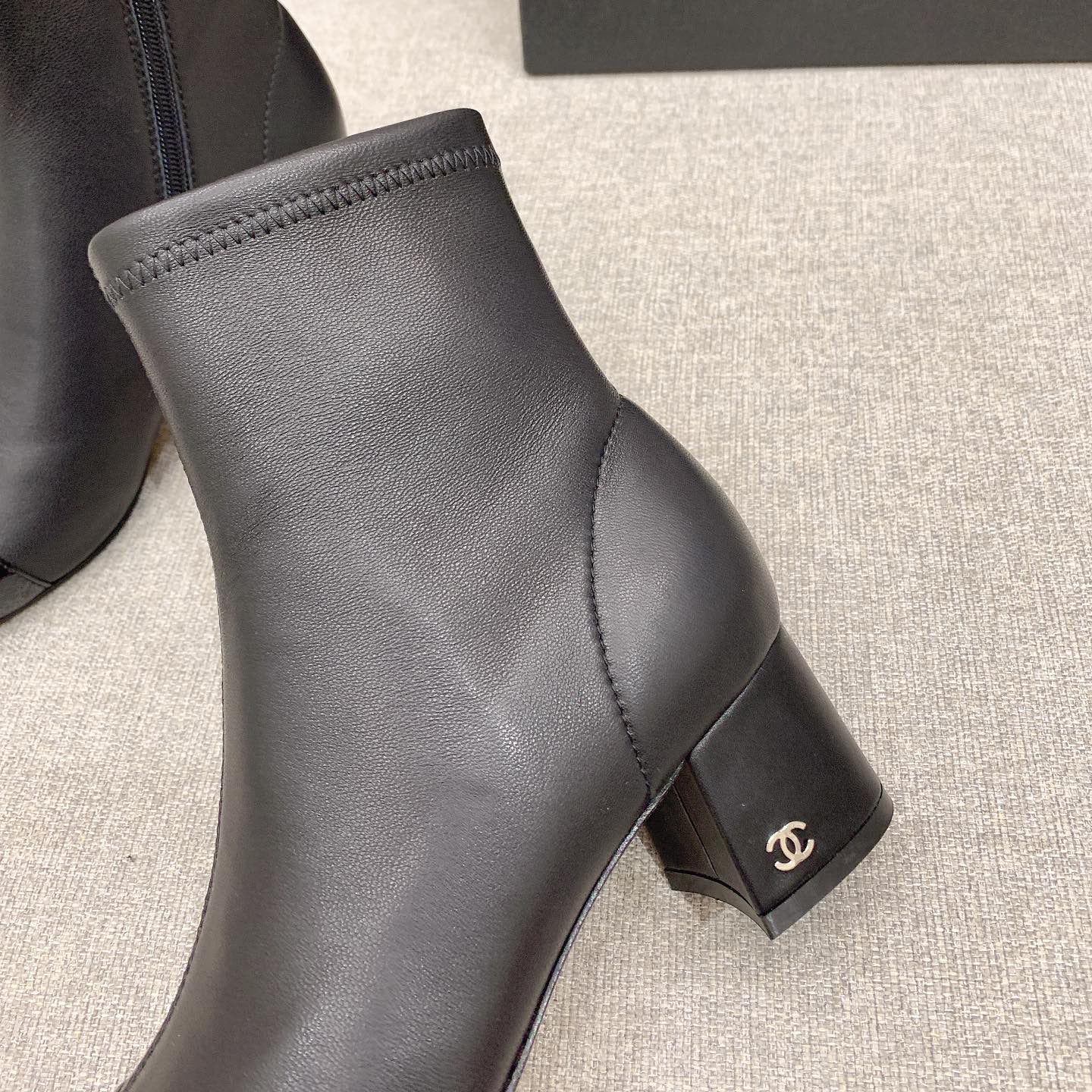 Classic chunky heel ankle boots XC1823090202