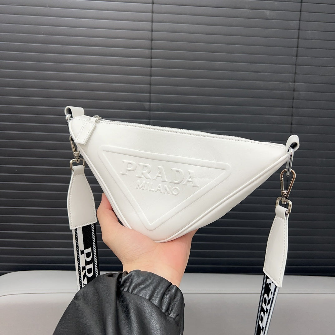 Shoulder triangle bag 1824041112