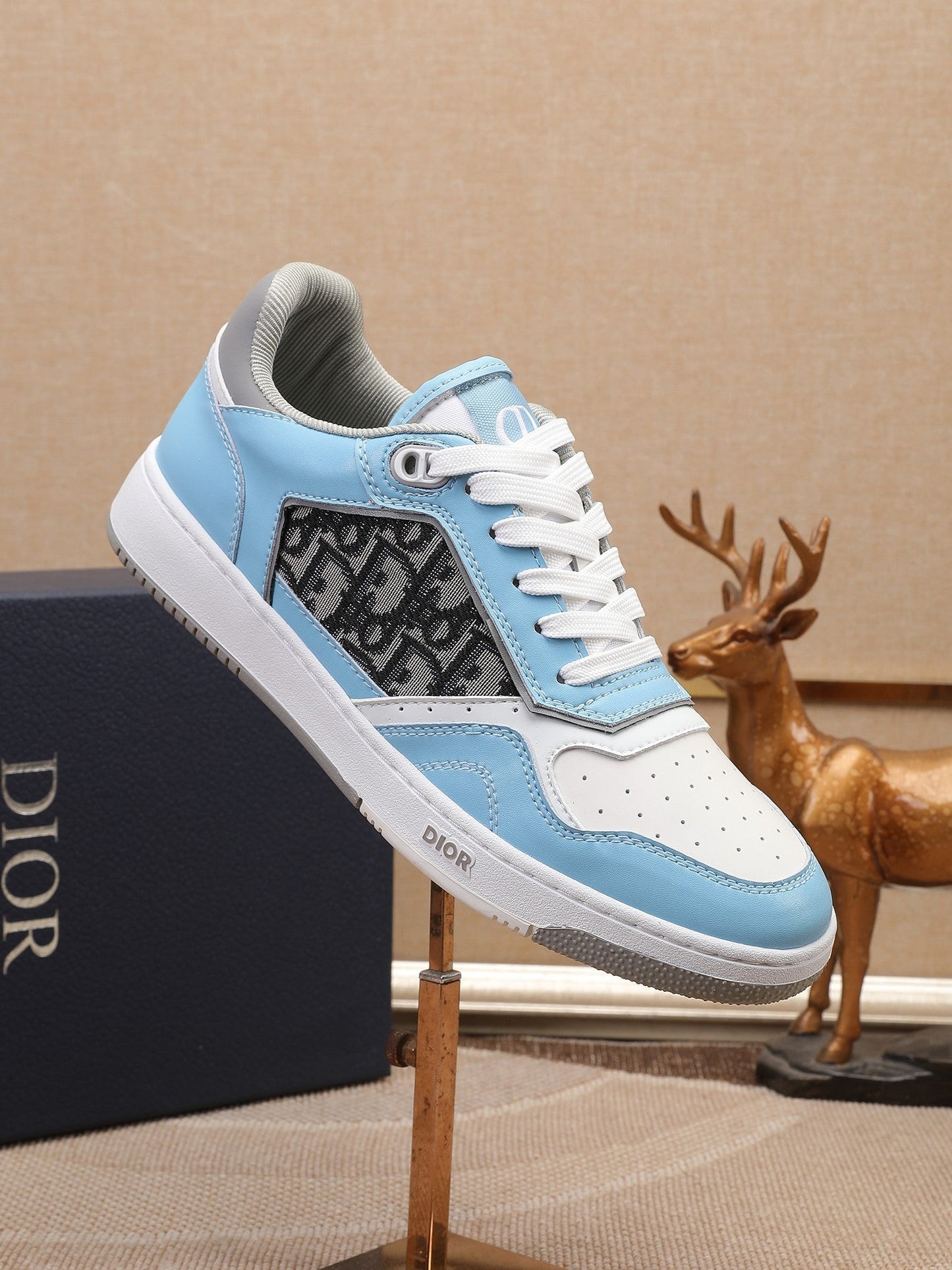 CD B27 Low Top Oblique Sneaker 1825052703