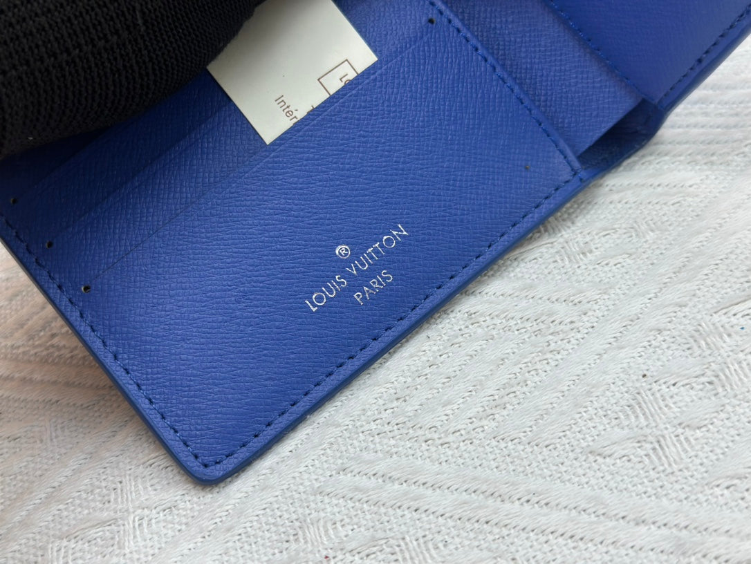 Cloud logo wallet 1824100713