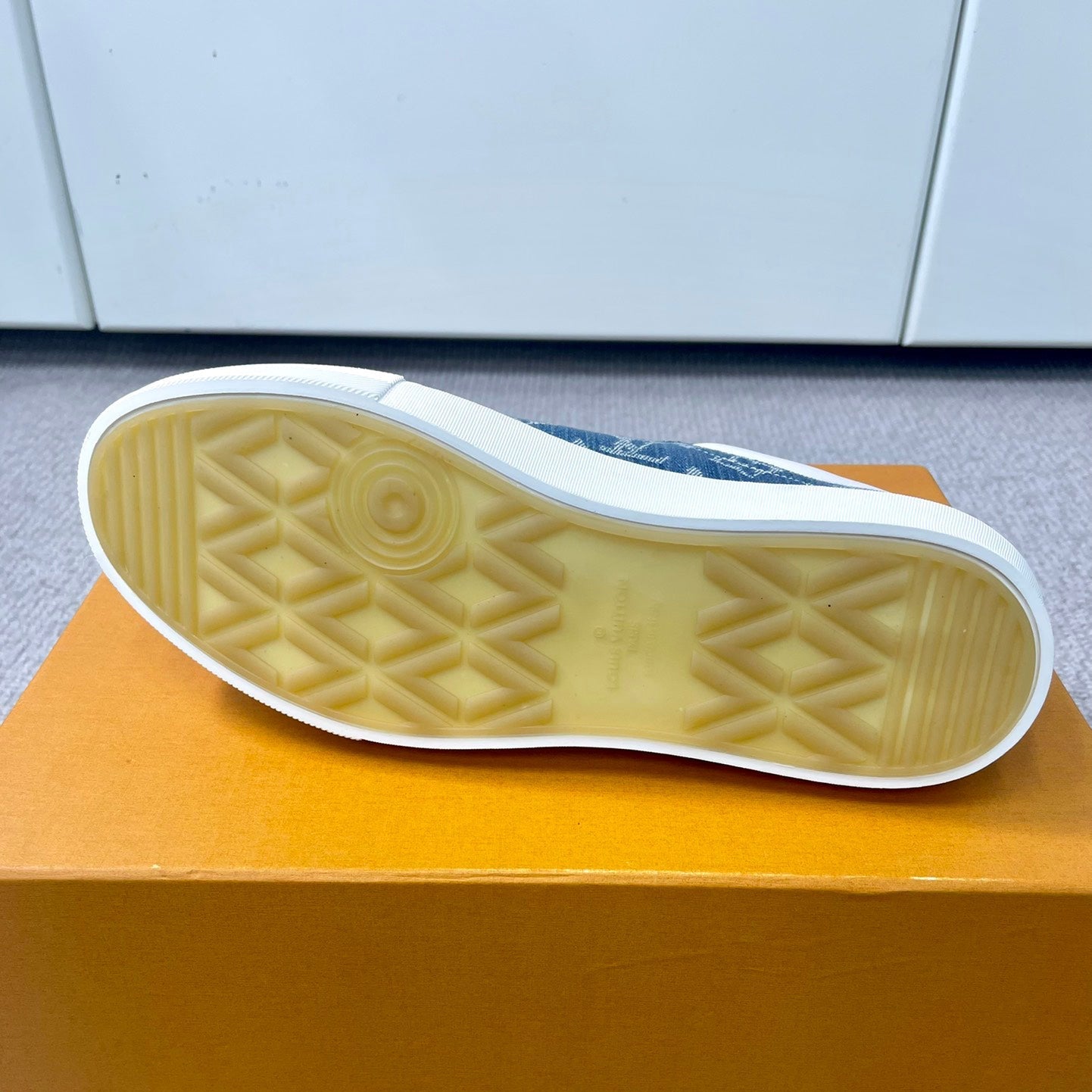 L fashionable casual sneakers 1824070203