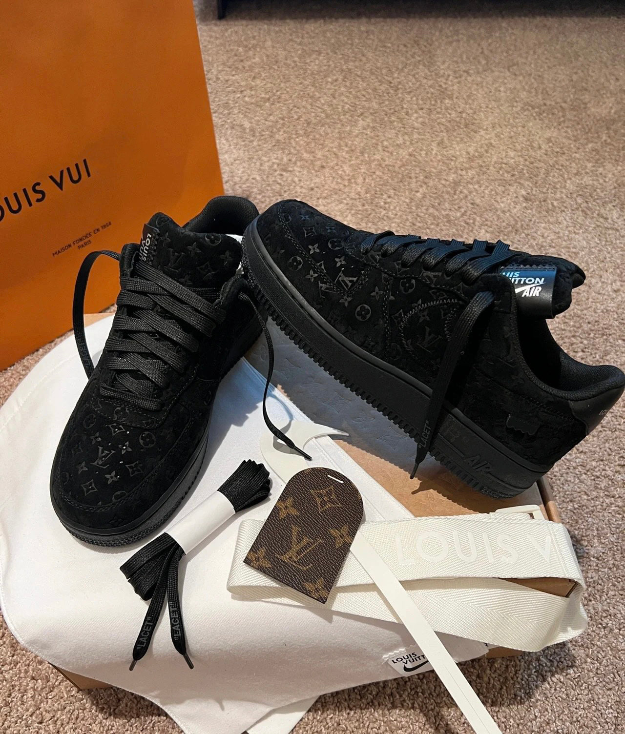 Three-party joint leather embossed sneakers XC1623071702