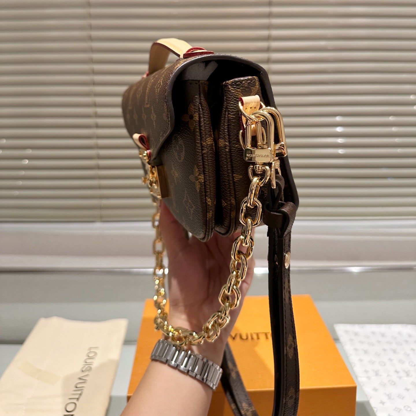 Postman small chain bag XC1823092601