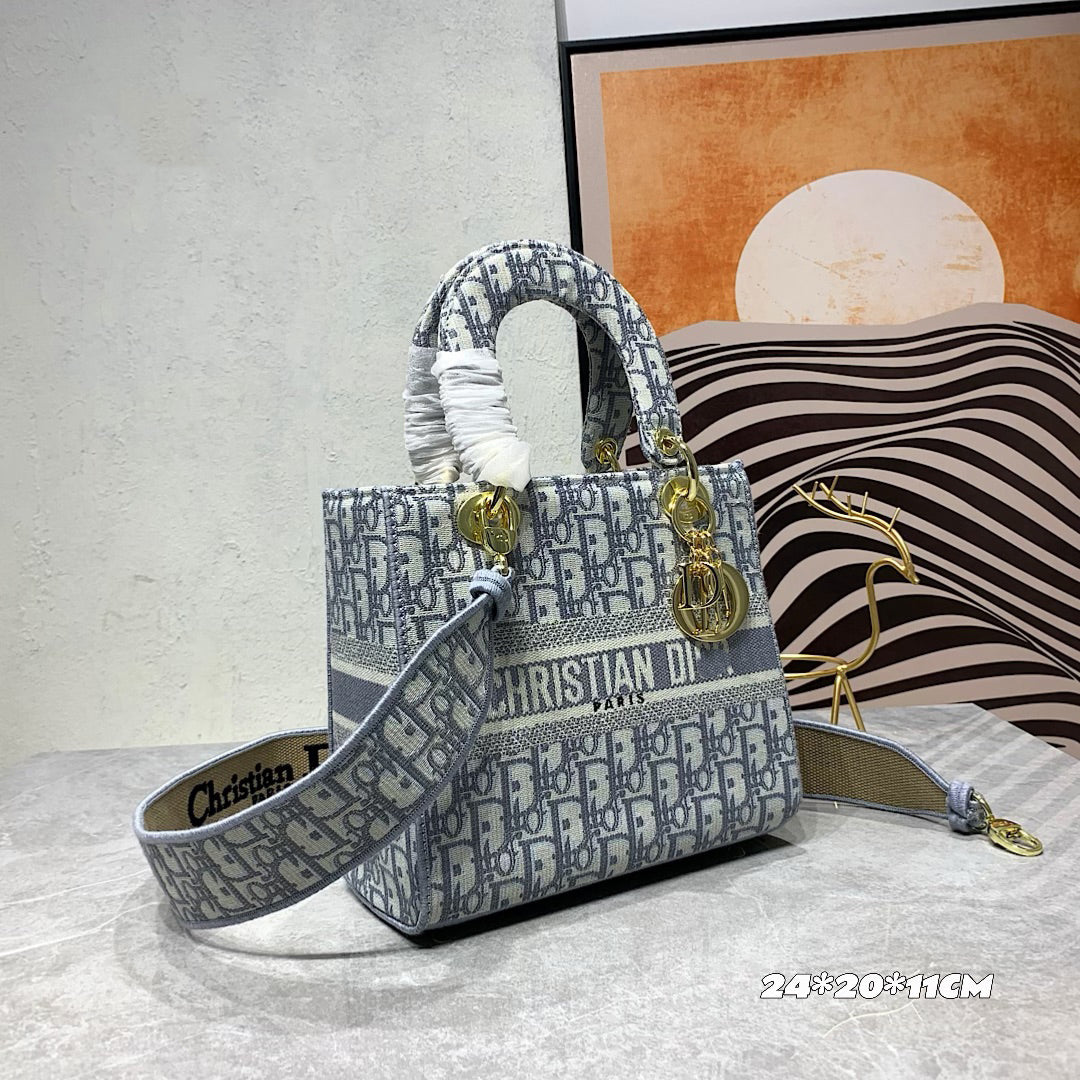 Alphabet Diana Bag XC16053101