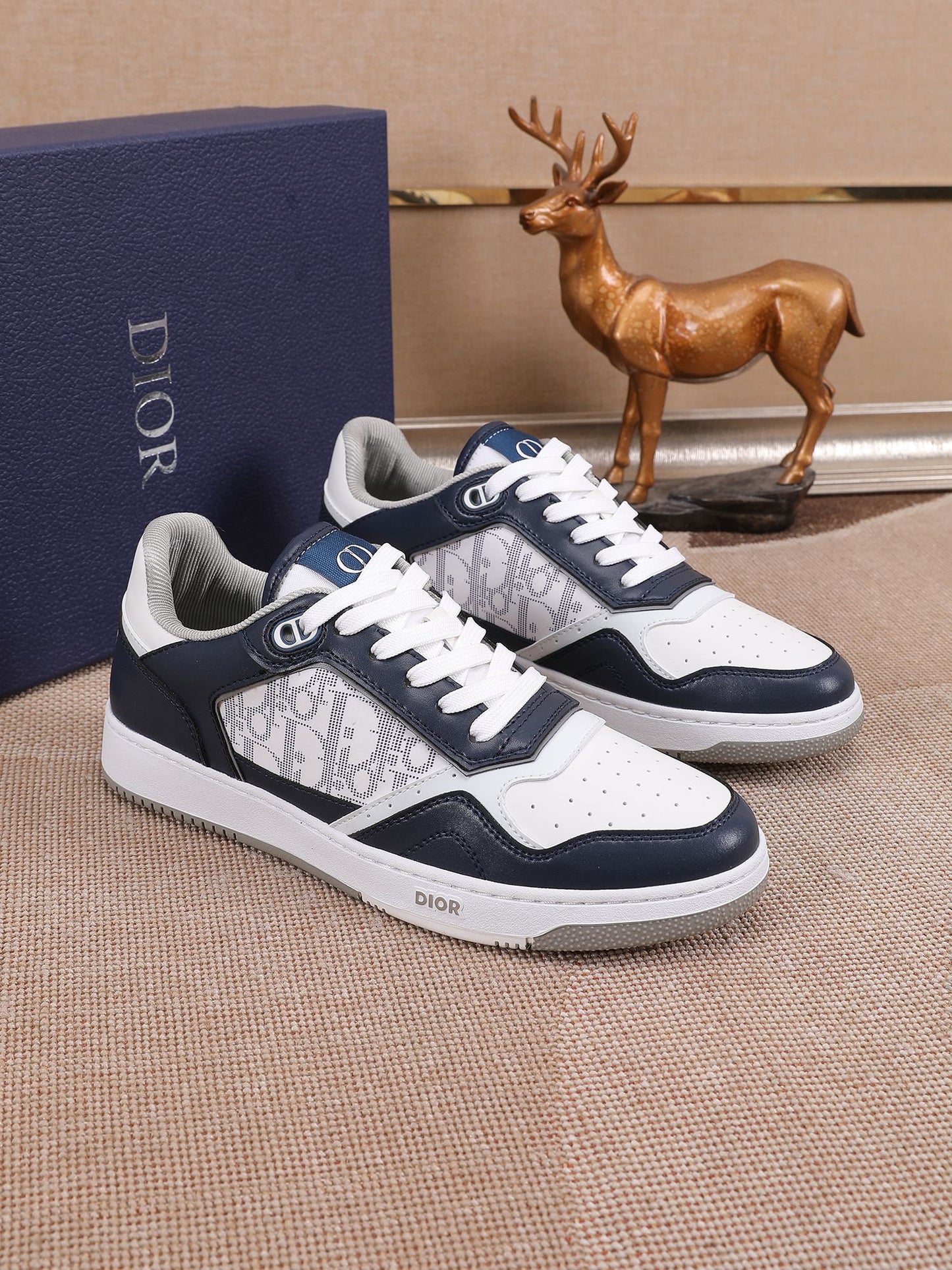 CD B27 Low Top Oblique Sneaker 1825052704