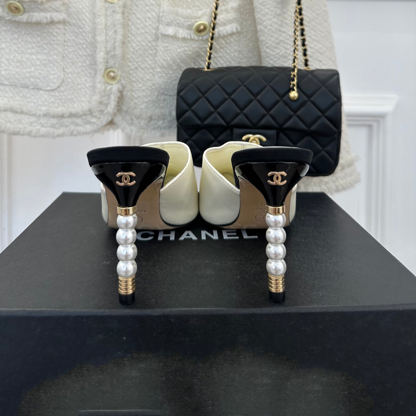 Elegent Logo Black and White Women's High Heeled