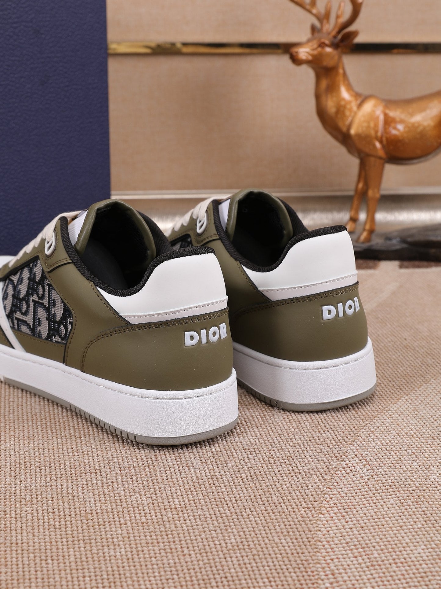 CD B27 Low Top Oblique Sneaker 1825052703