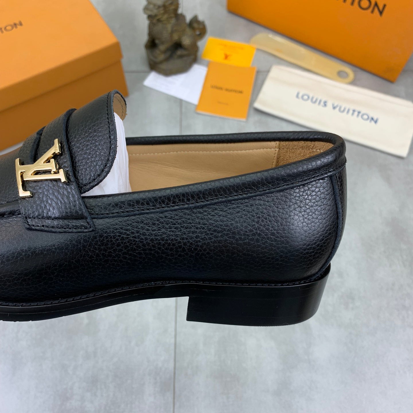 Calfskin leather shoes 1824070301