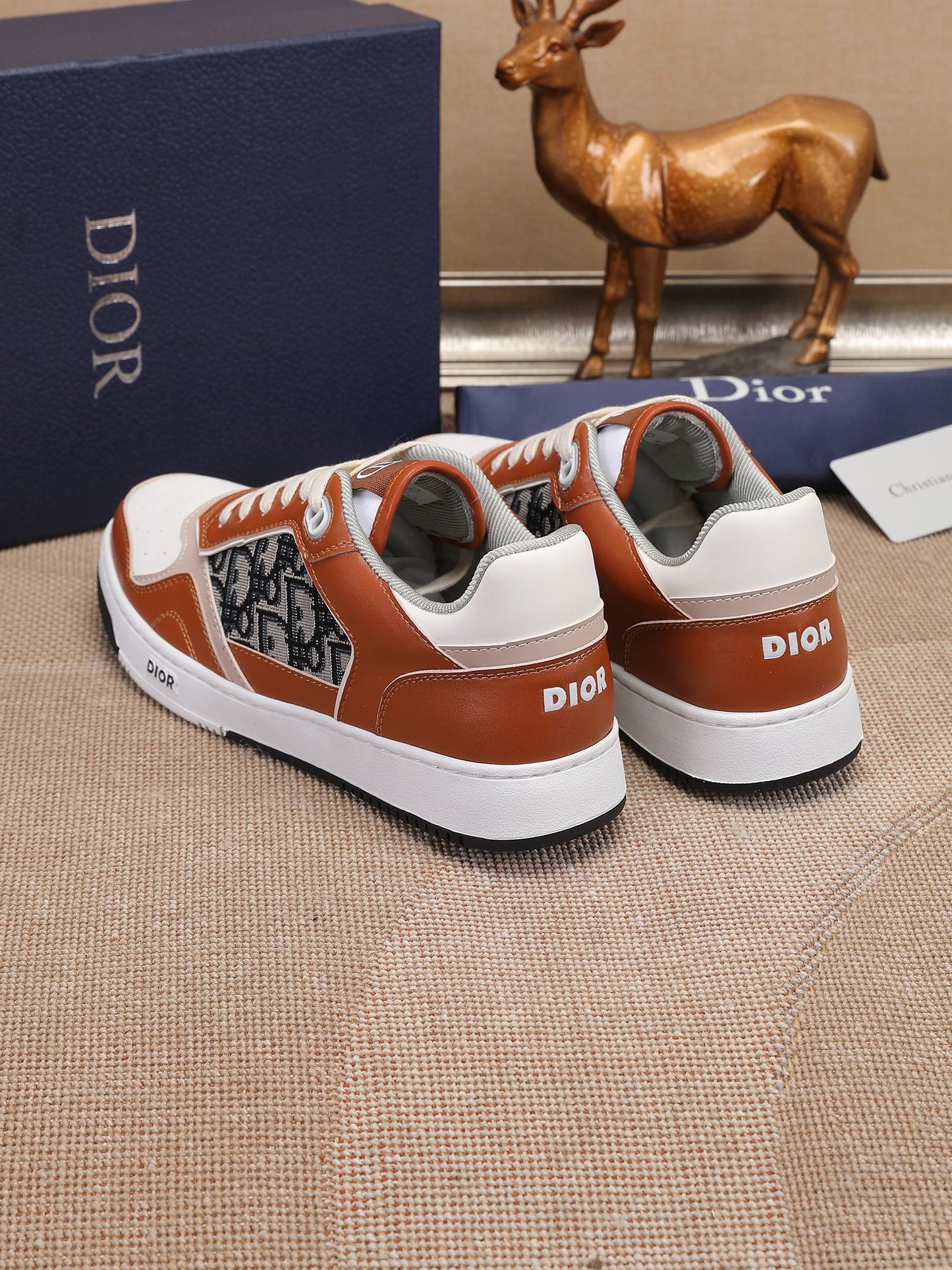 CD B27 Low Top Oblique Sneaker 1825052703