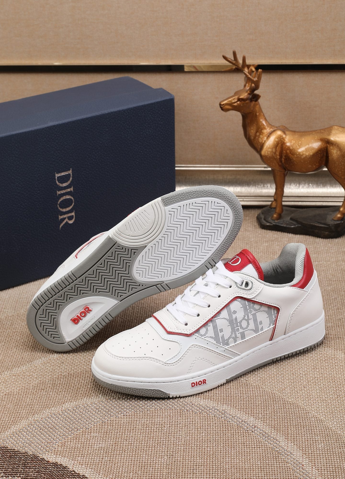 CD B27 Low Top Oblique Sneaker 1825052704