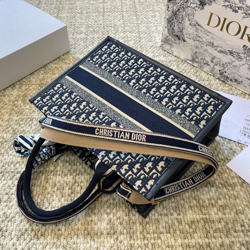 D book tote bag 1824082609