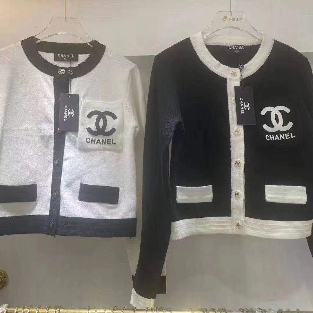 CNL Round neck slim fit knitted sweater 1824051001