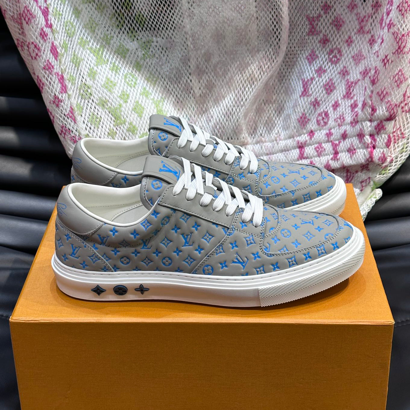 L Embossed Casual Sneakers 1824070205