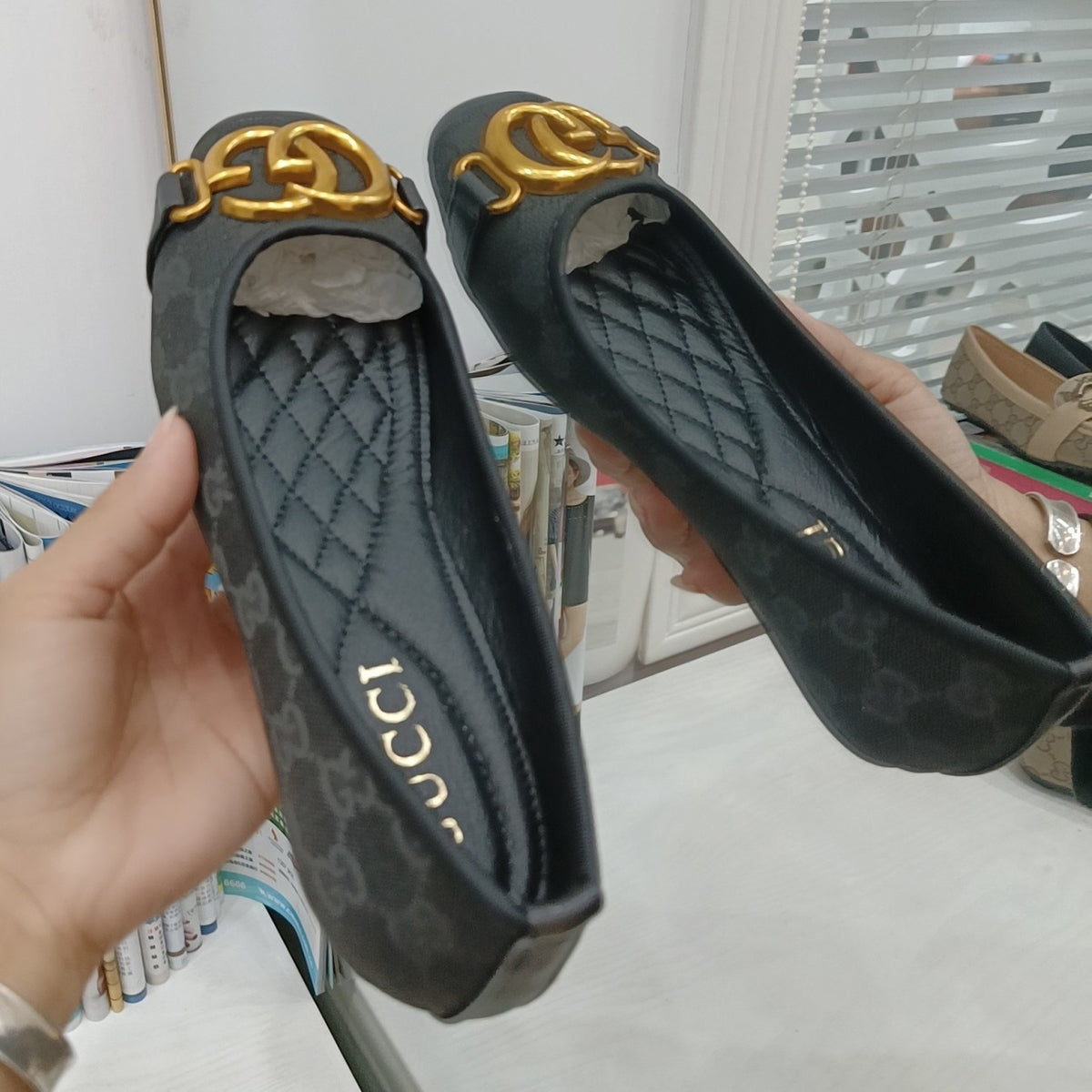 Shallow cut square toe flat bottomed bean shoes PD10041130