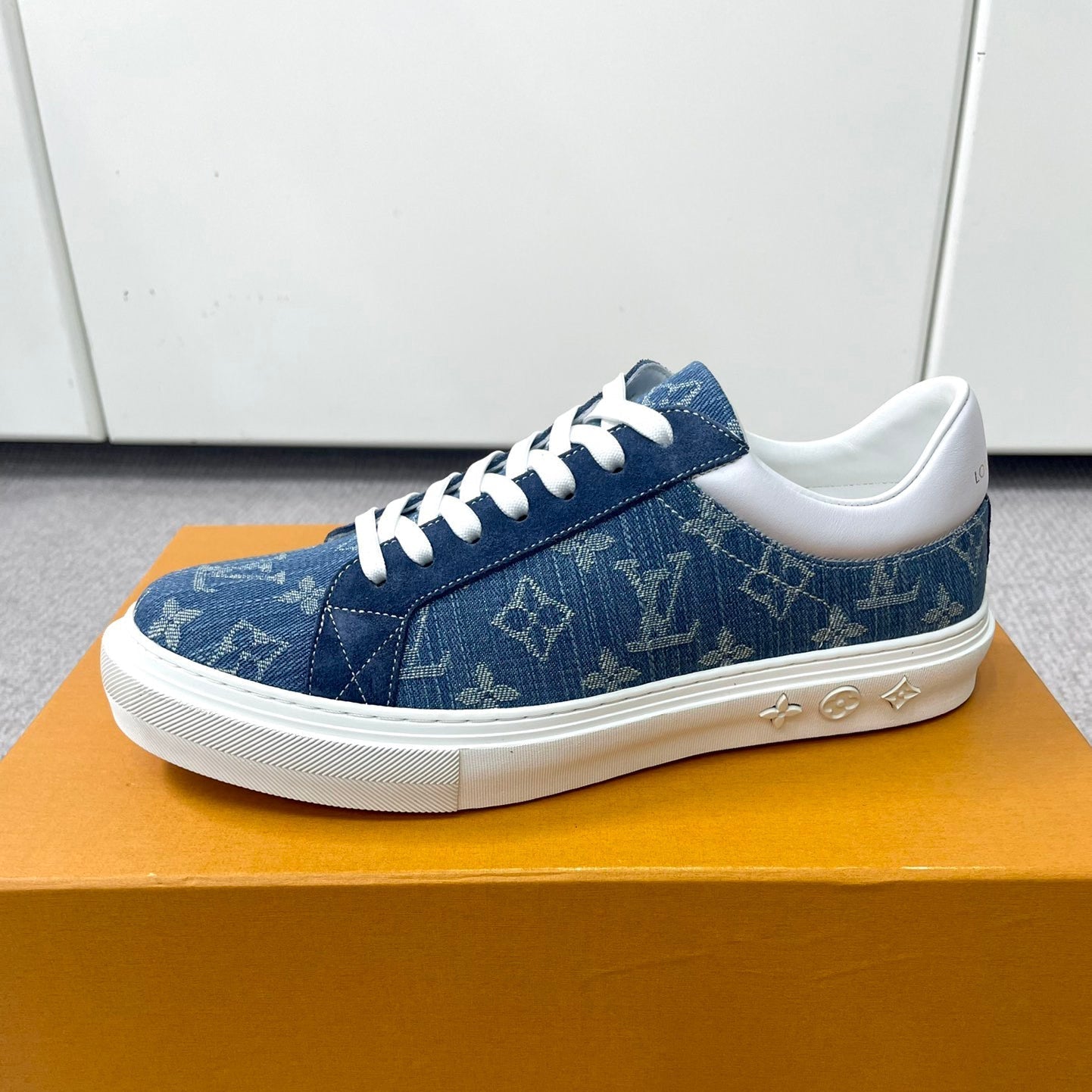 L fashionable casual sneakers 1824070203