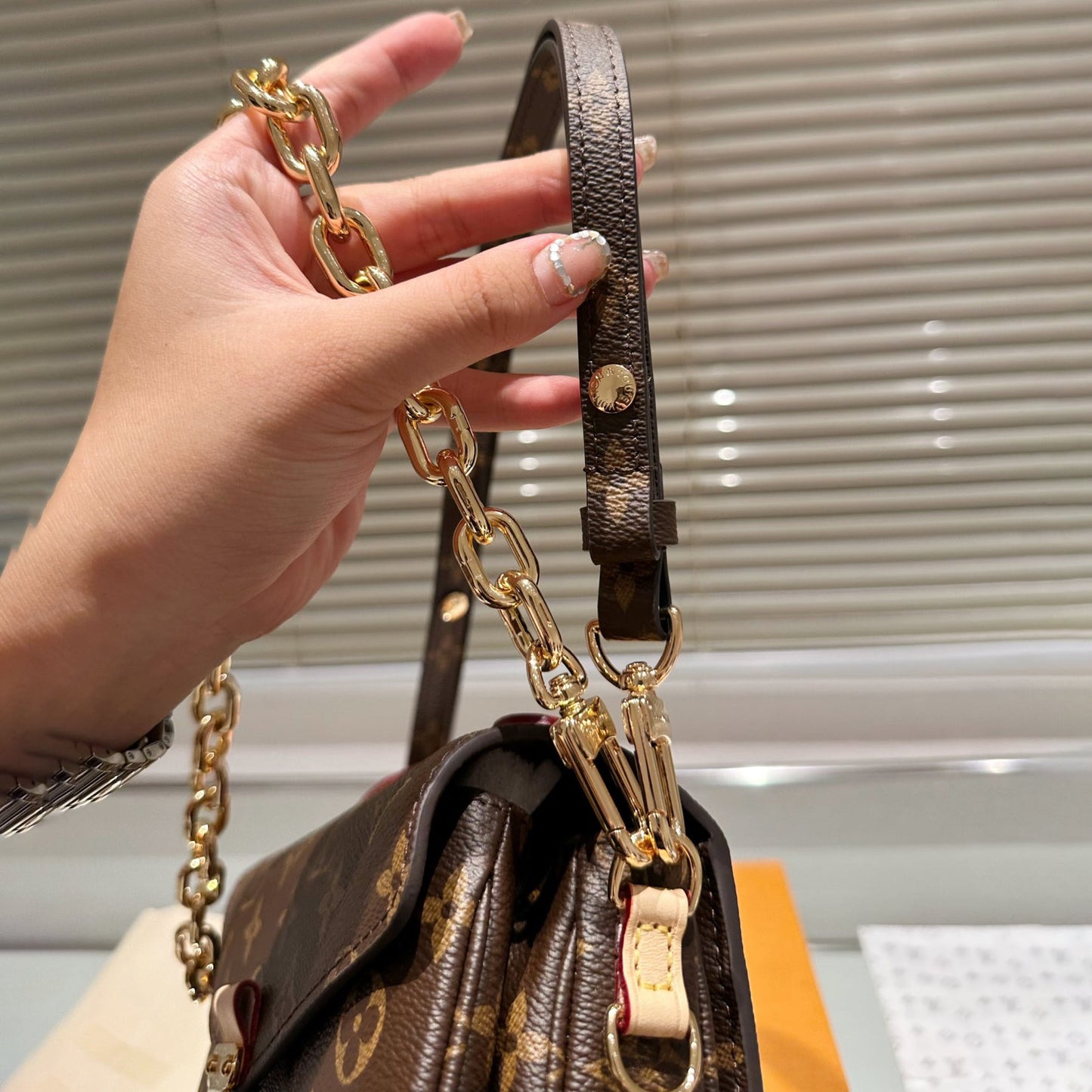 Postman small chain bag XC1823092601