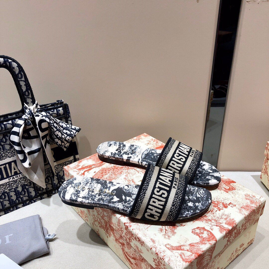 Jacquard Embroidered Slippers