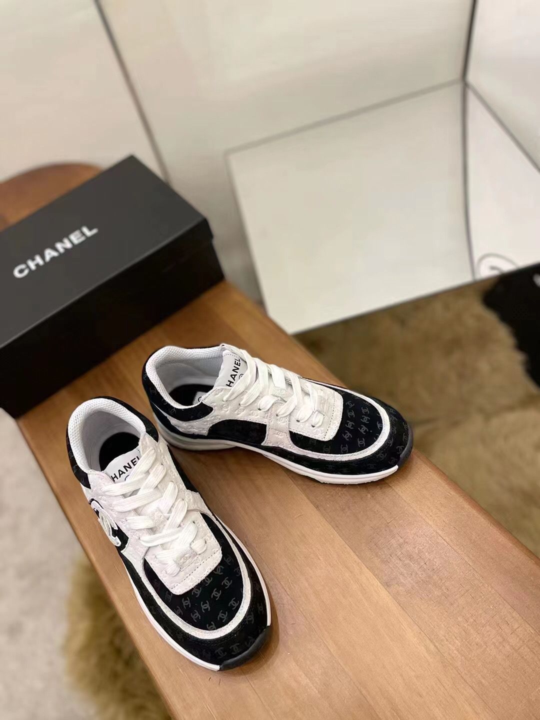 Black And White Panda Embossed Sneakers 0123121301