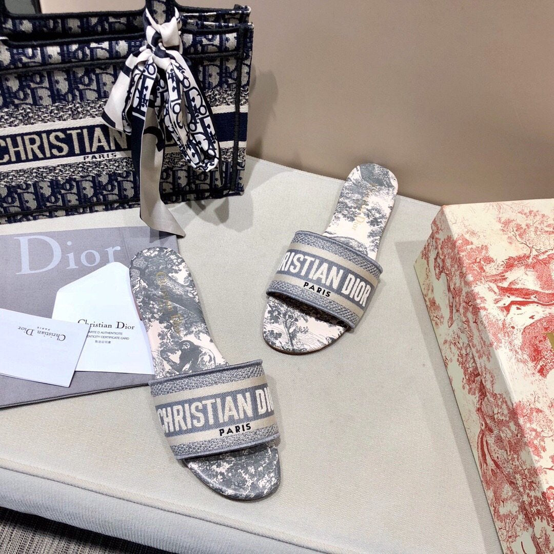 Jacquard Embroidered Slippers