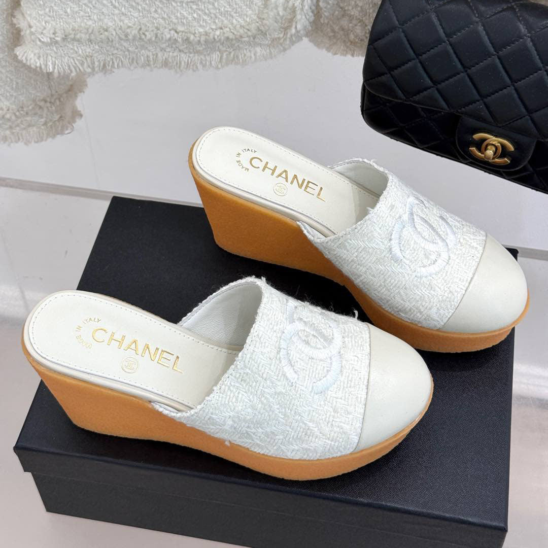 CH Chunky heel platform slippers 1825010703