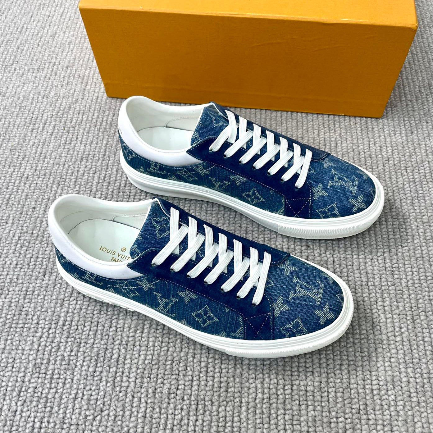 L fashionable casual sneakers 1824070203