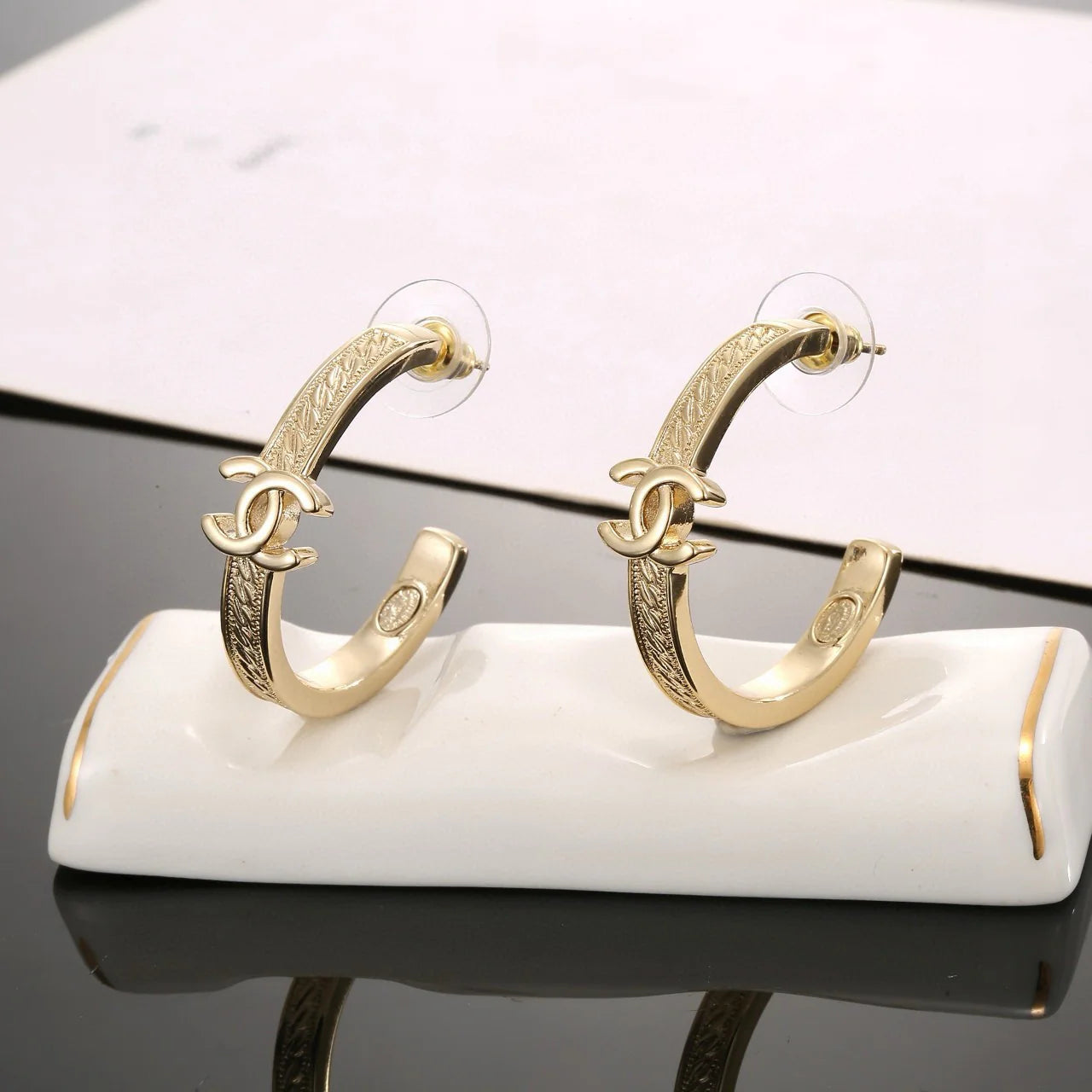 Classic and versatile celebrity stud earrings 1025030502