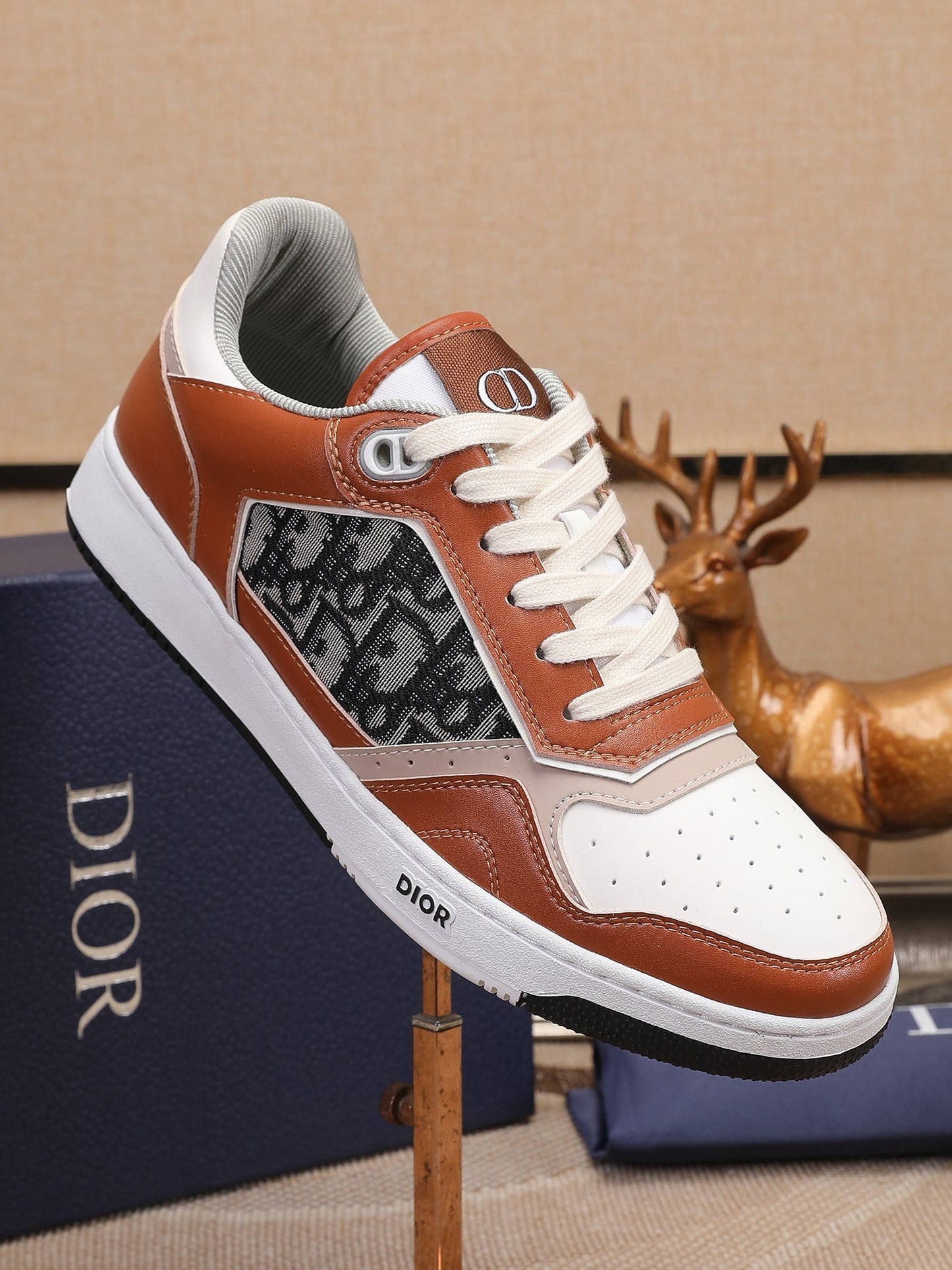 CD B27 Low Top Oblique Sneaker 1825052703