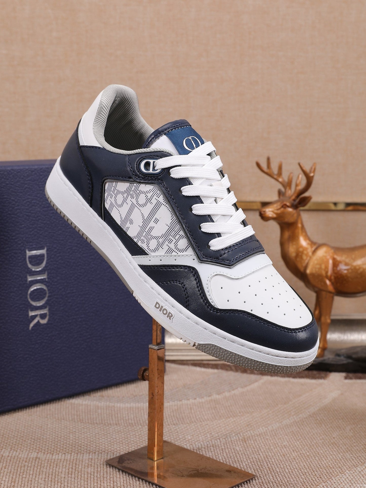 CD B27 Low Top Oblique Sneaker 1825052704