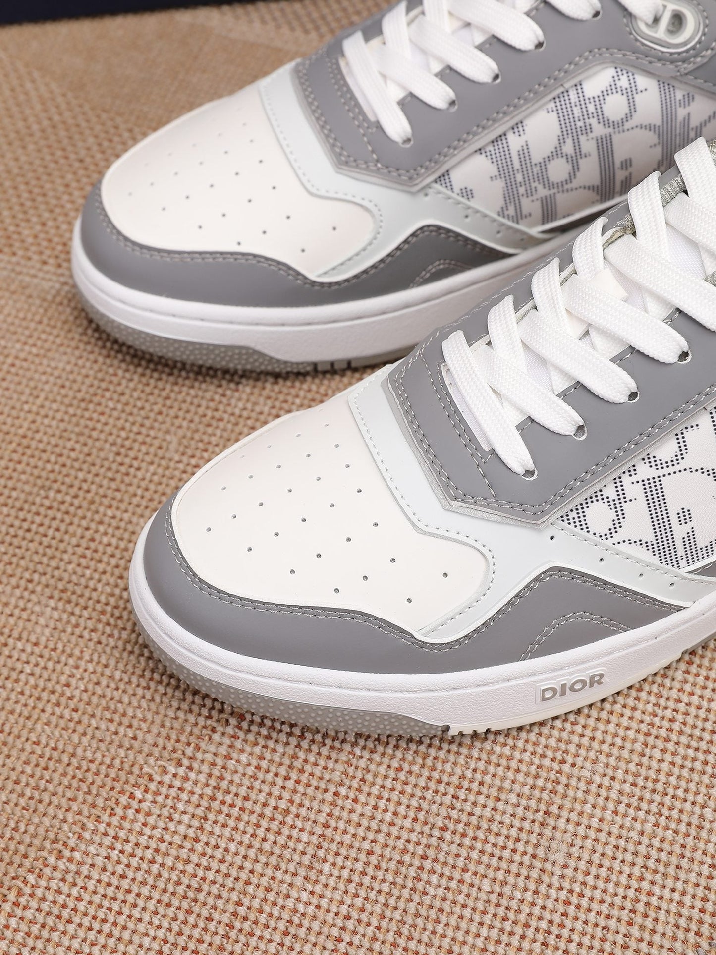 CD B27 Low Top Oblique Sneaker 1825052704