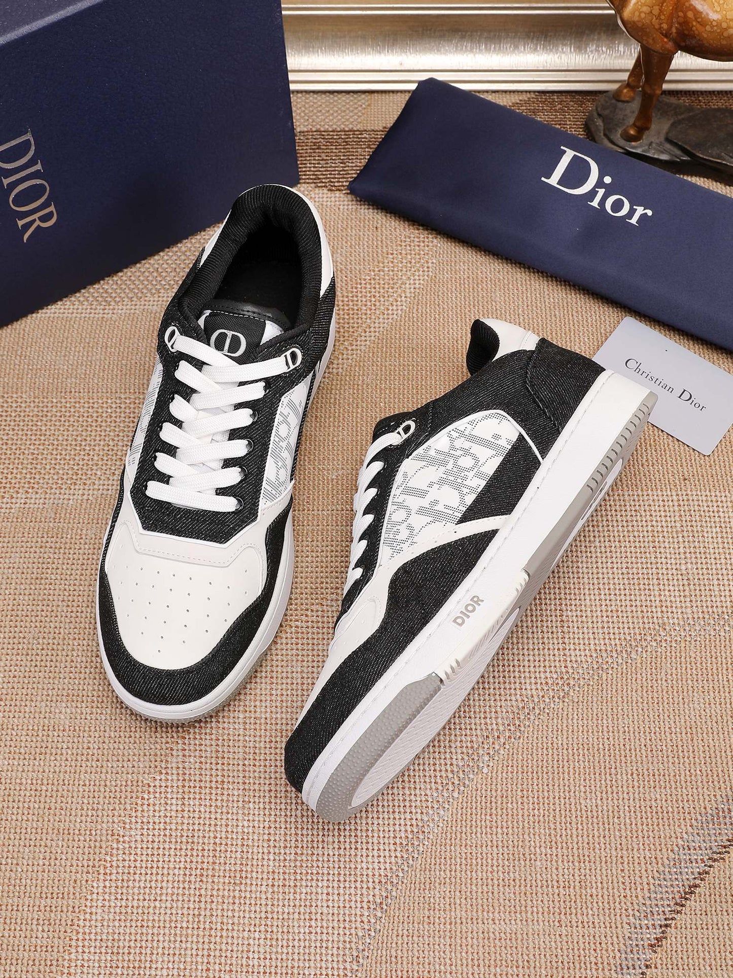 CD B27 Low Top Oblique Sneaker 1825052704