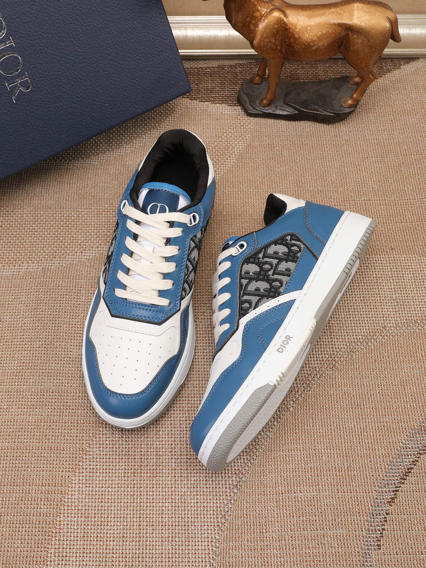 CD B27 Low Top Oblique Sneaker 1825052703