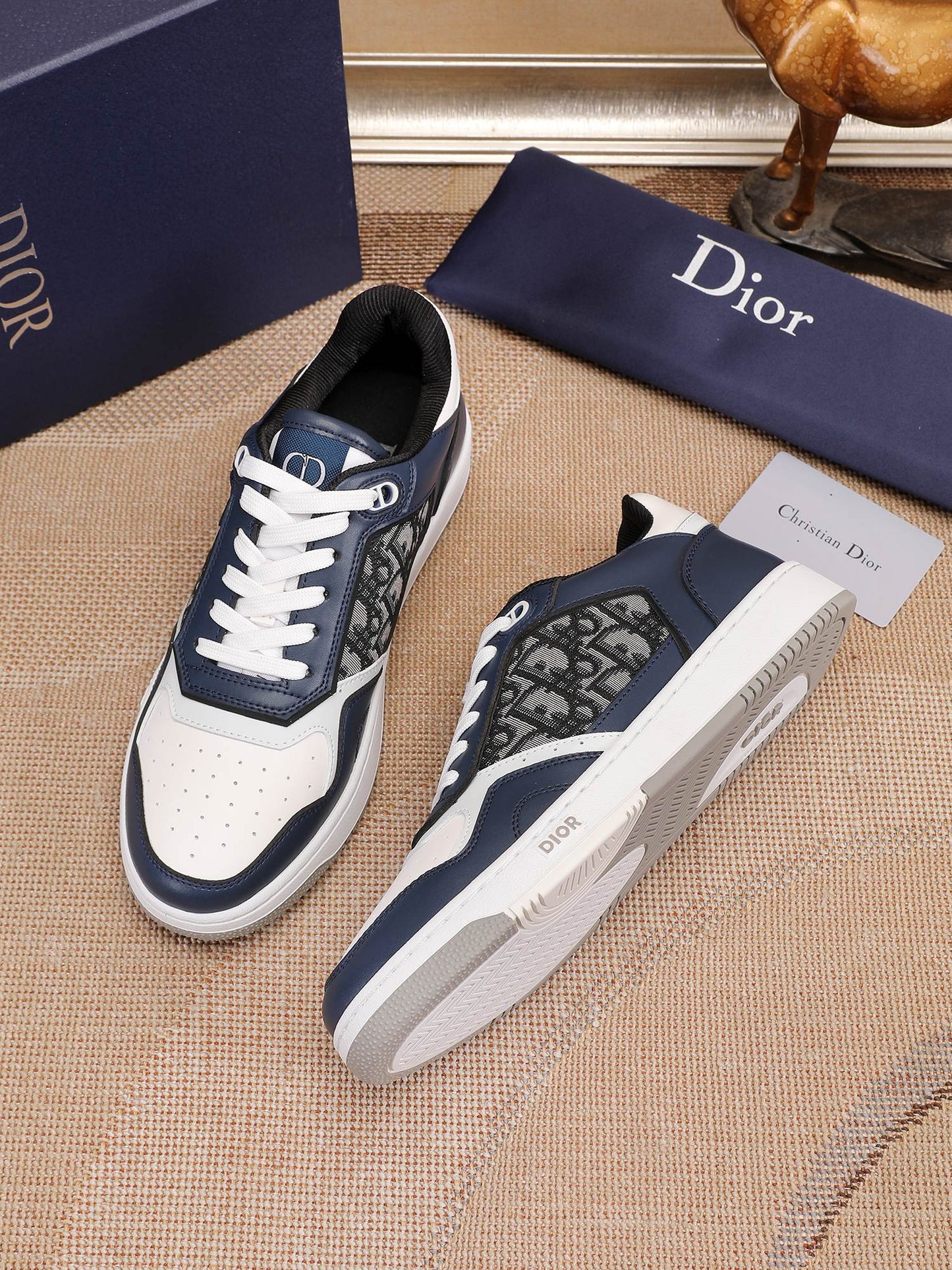 CD B27 Low Top Oblique Sneaker 1825052703