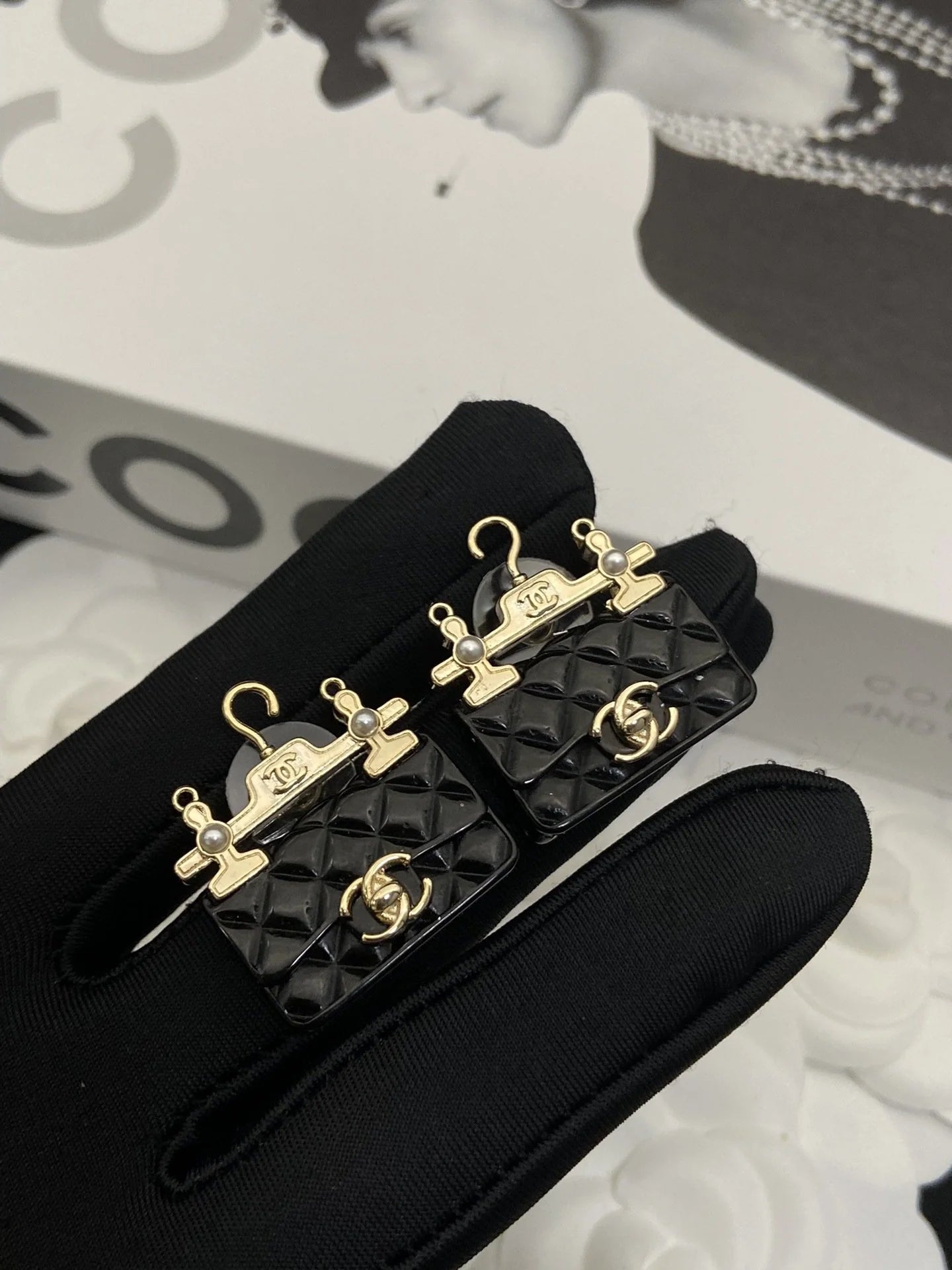 New Enamel Earrings With Heart-shaped Earrings 1024010312