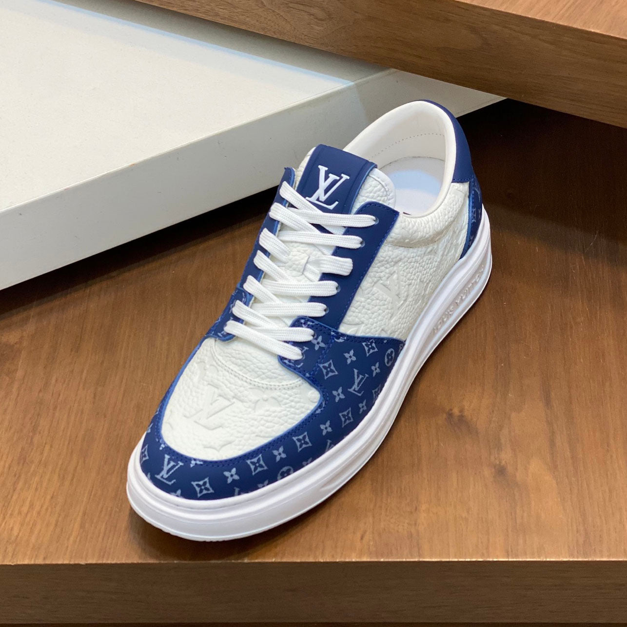 LV Sneaker 1825052109