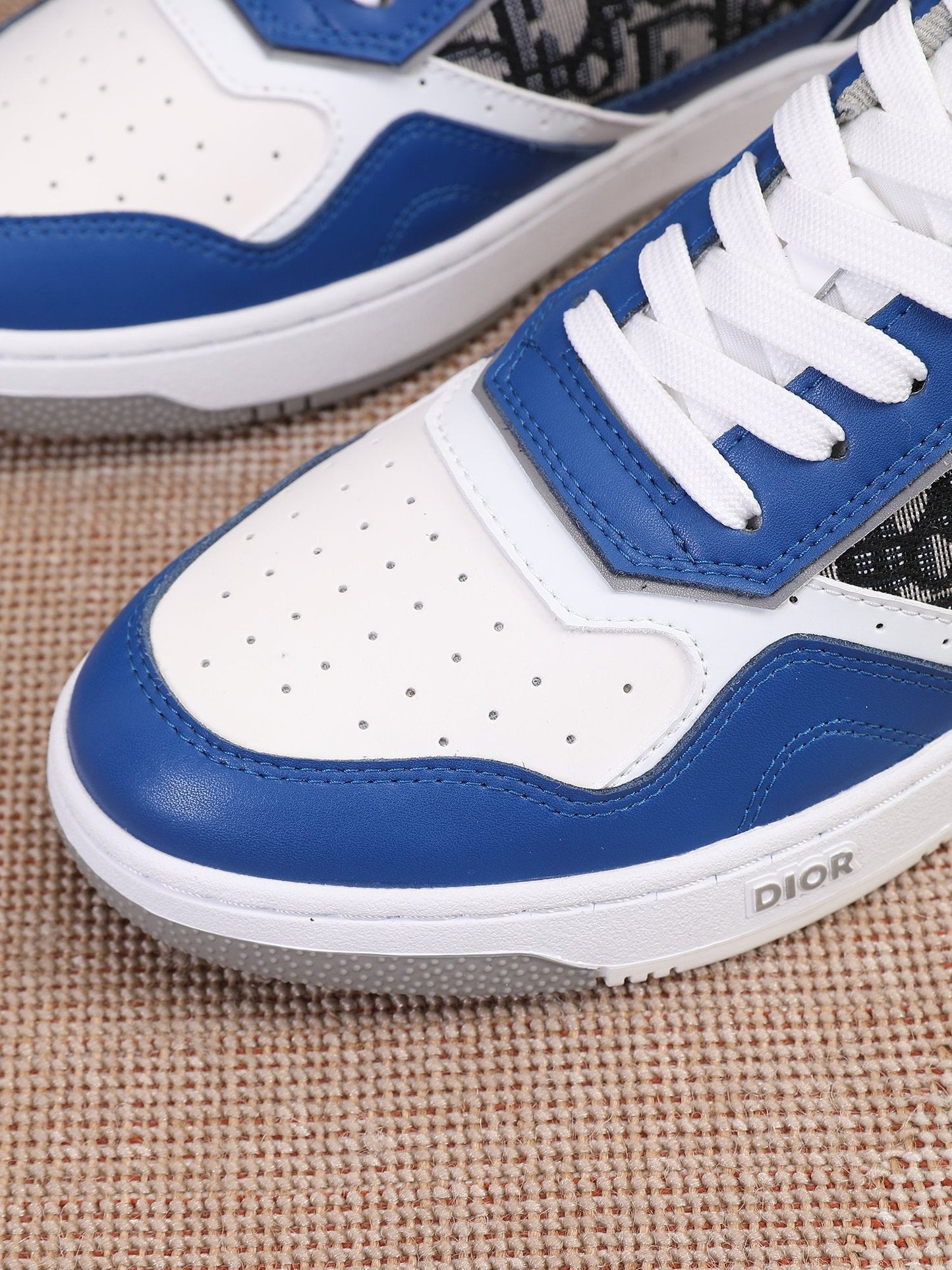 CD B27 Low Top Oblique Sneaker 1825052703