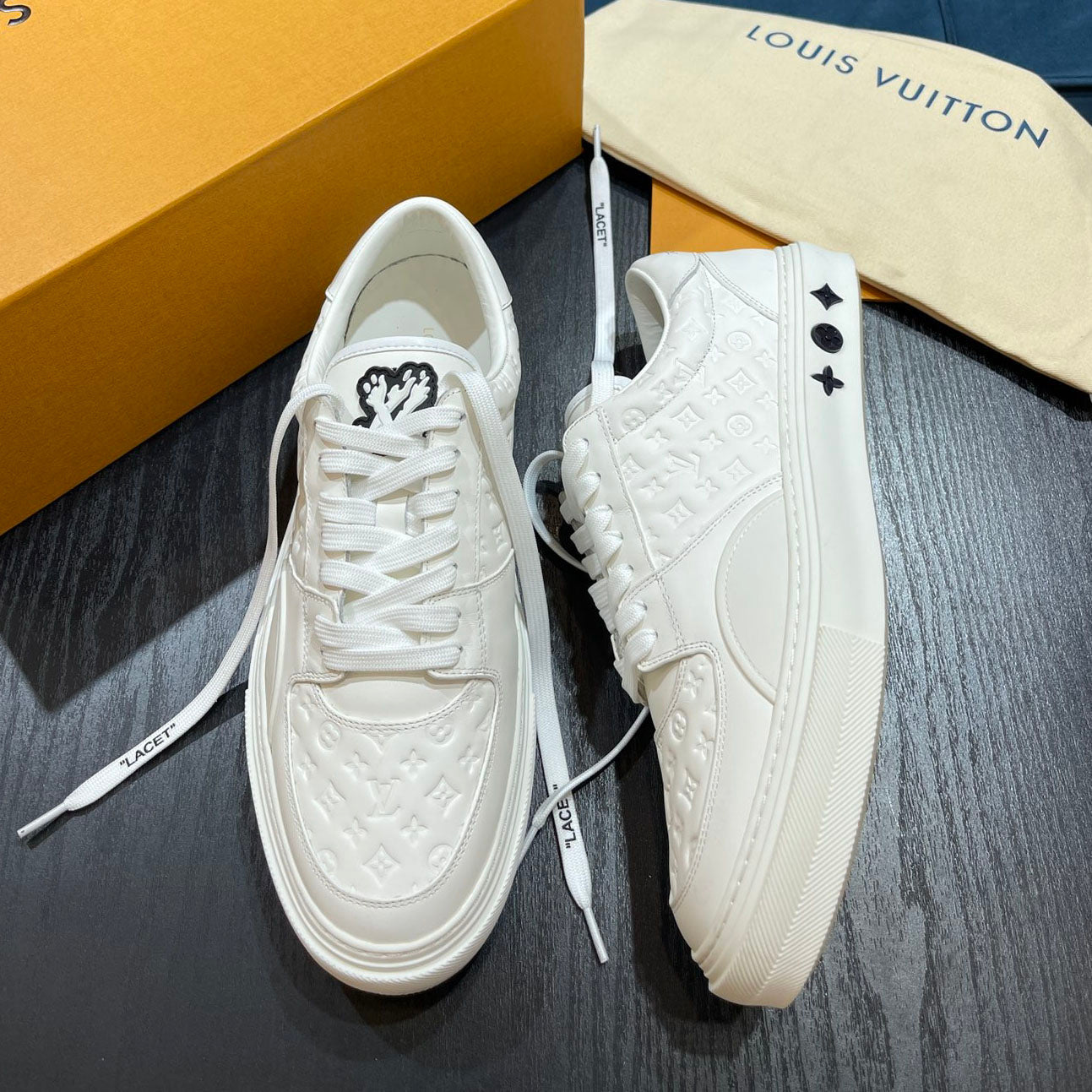 LV Embossed sneaker 1825052110